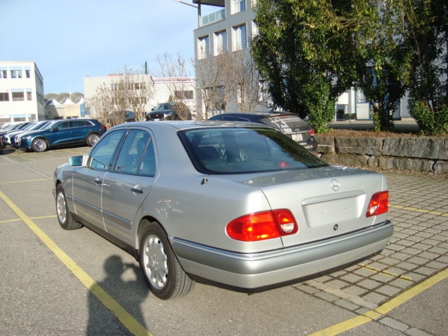 MERCEDES-BENZ E 320 Elégance Automatic-image-4