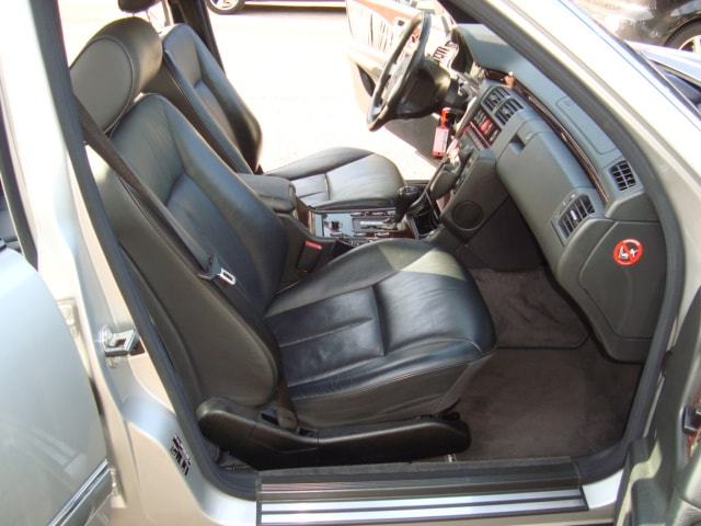 MERCEDES-BENZ E 320 Elégance Automatic-image-6