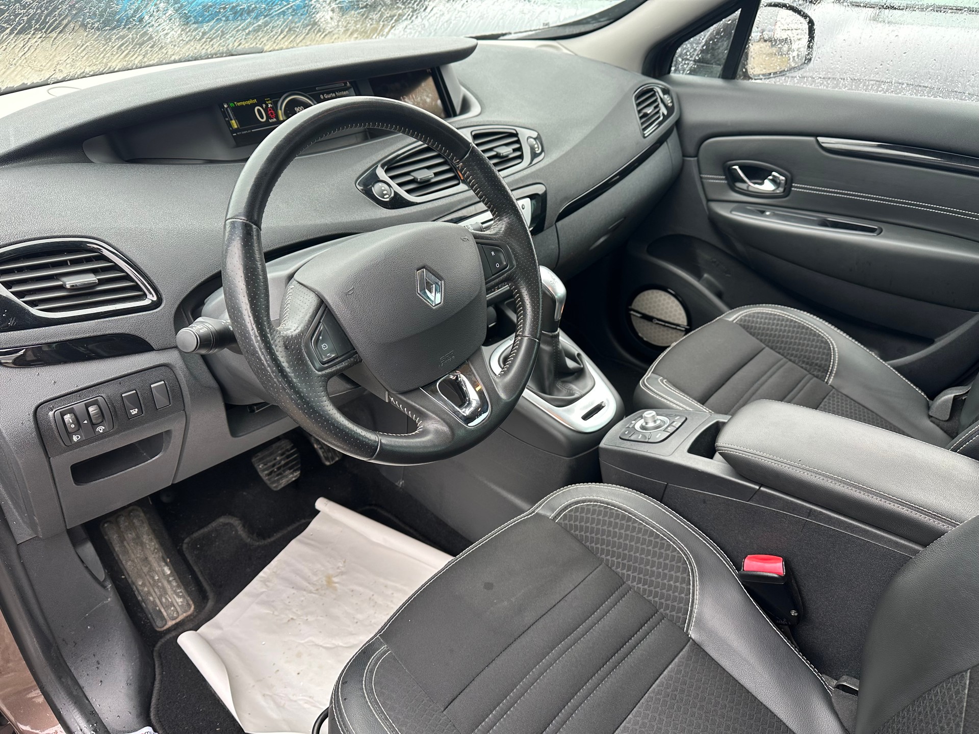 RENAULT Scénic 1.5 dCi Bose EDC-image-11