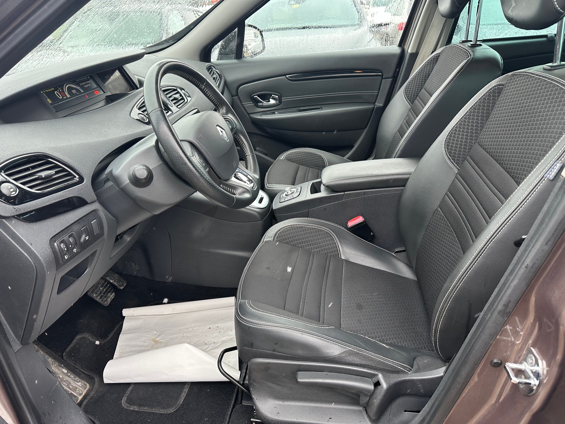 RENAULT Scénic 1.5 dCi Bose EDC-image-7