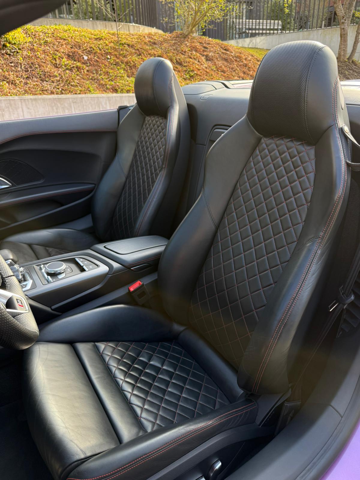 AUDI R8 Spyder 5.2 S-Tronic Quattro-image-8