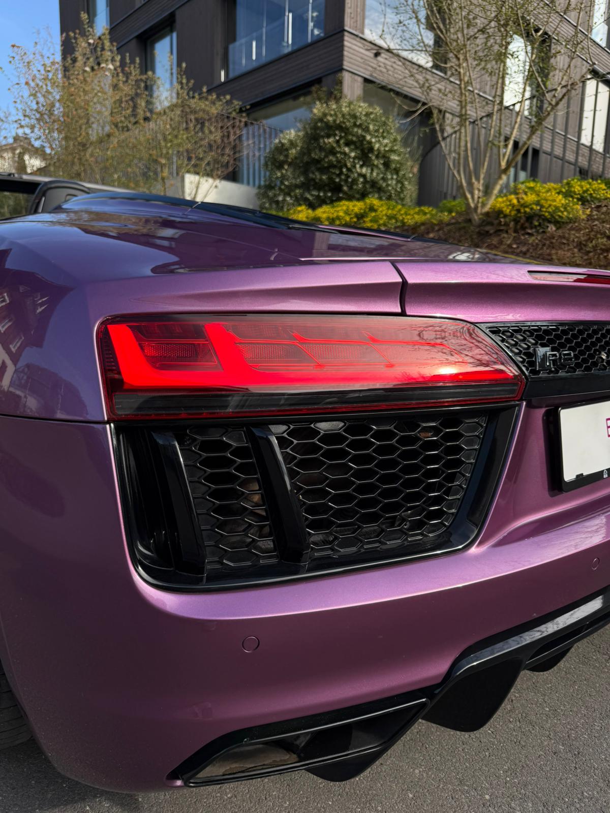 AUDI R8 Spyder 5.2 S-Tronic Quattro-image-6