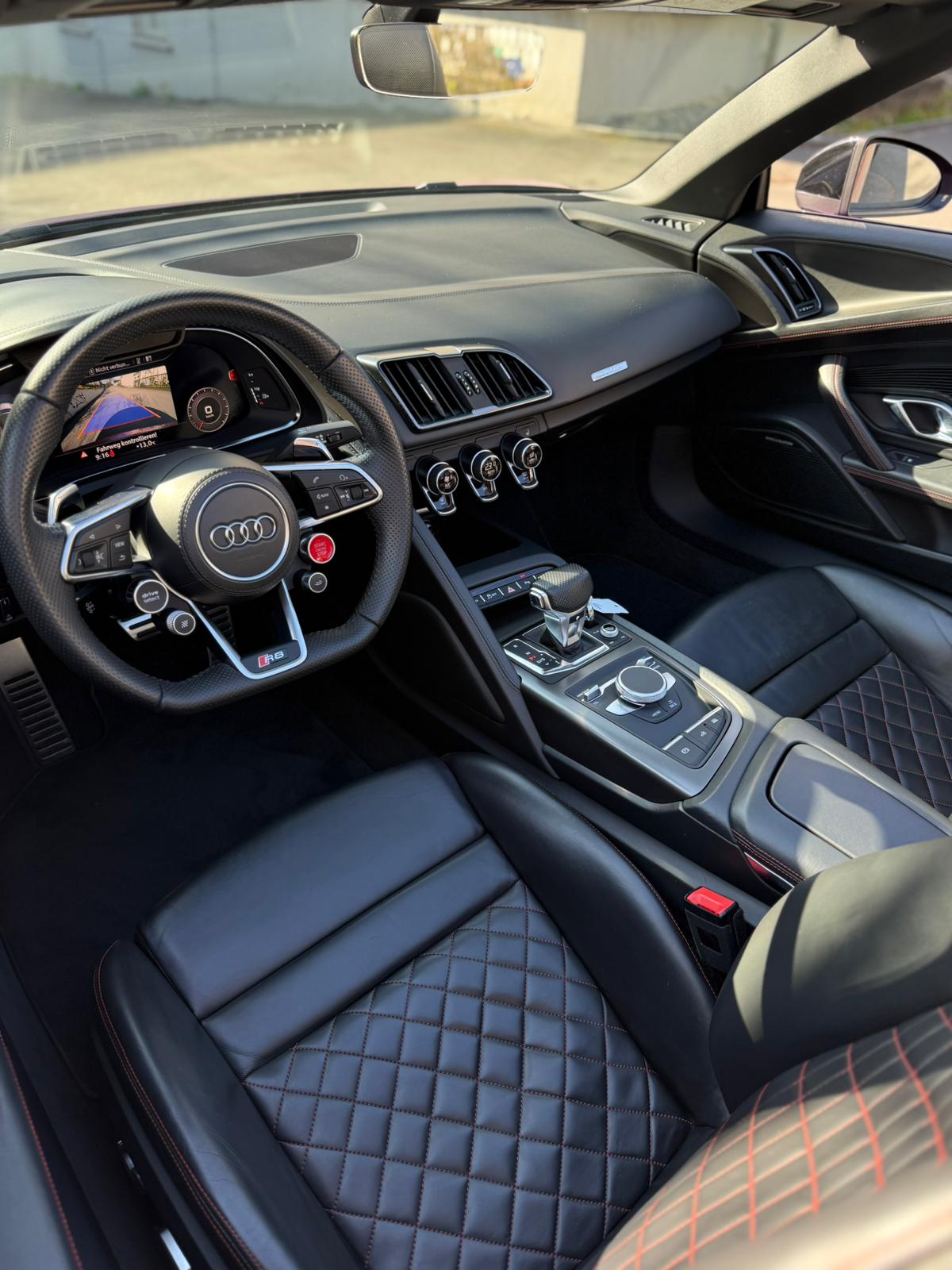 AUDI R8 Spyder 5.2 S-Tronic Quattro-image-10