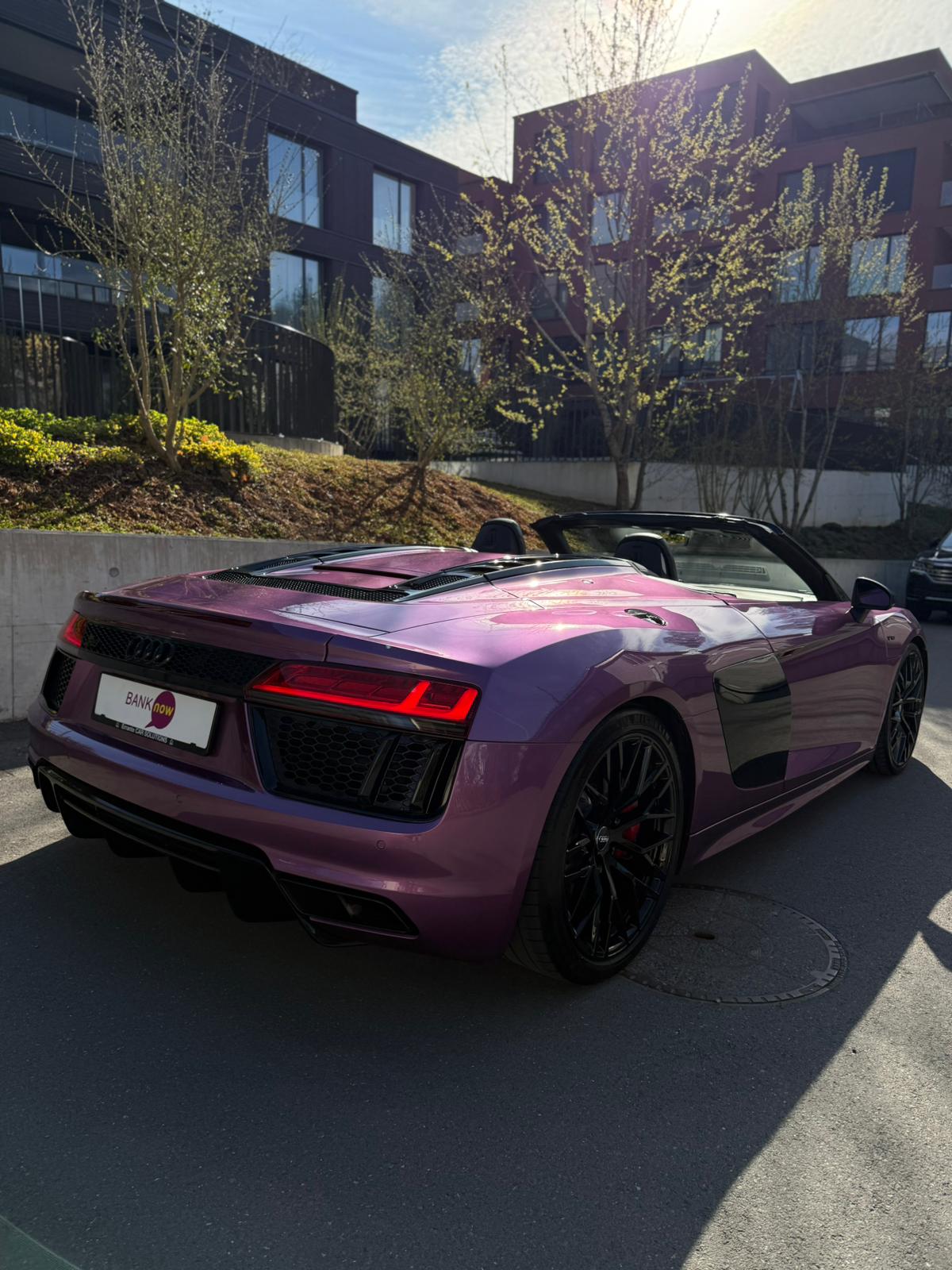 AUDI R8 Spyder 5.2 S-Tronic Quattro-image-3