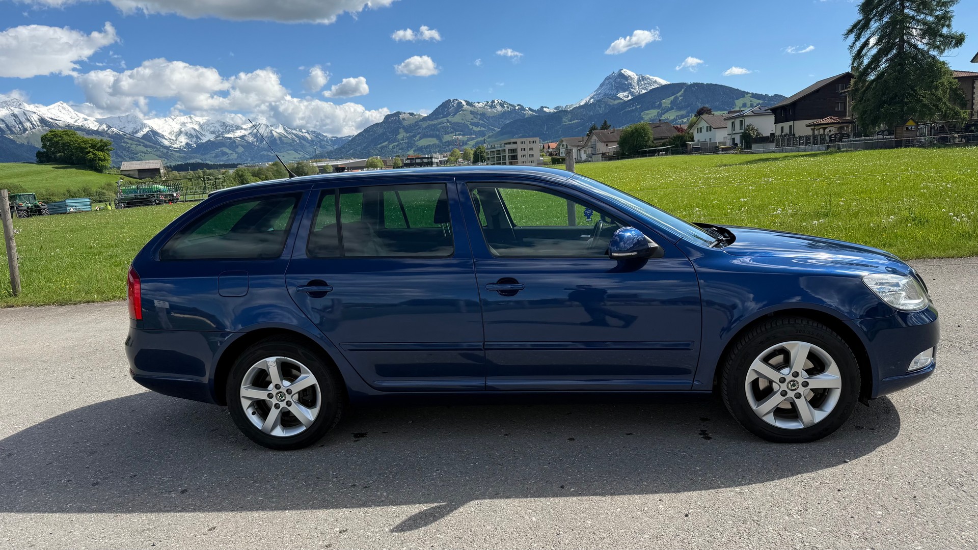 SKODA Octavia Combi 1.4 TSI Elegance DSG-image-7