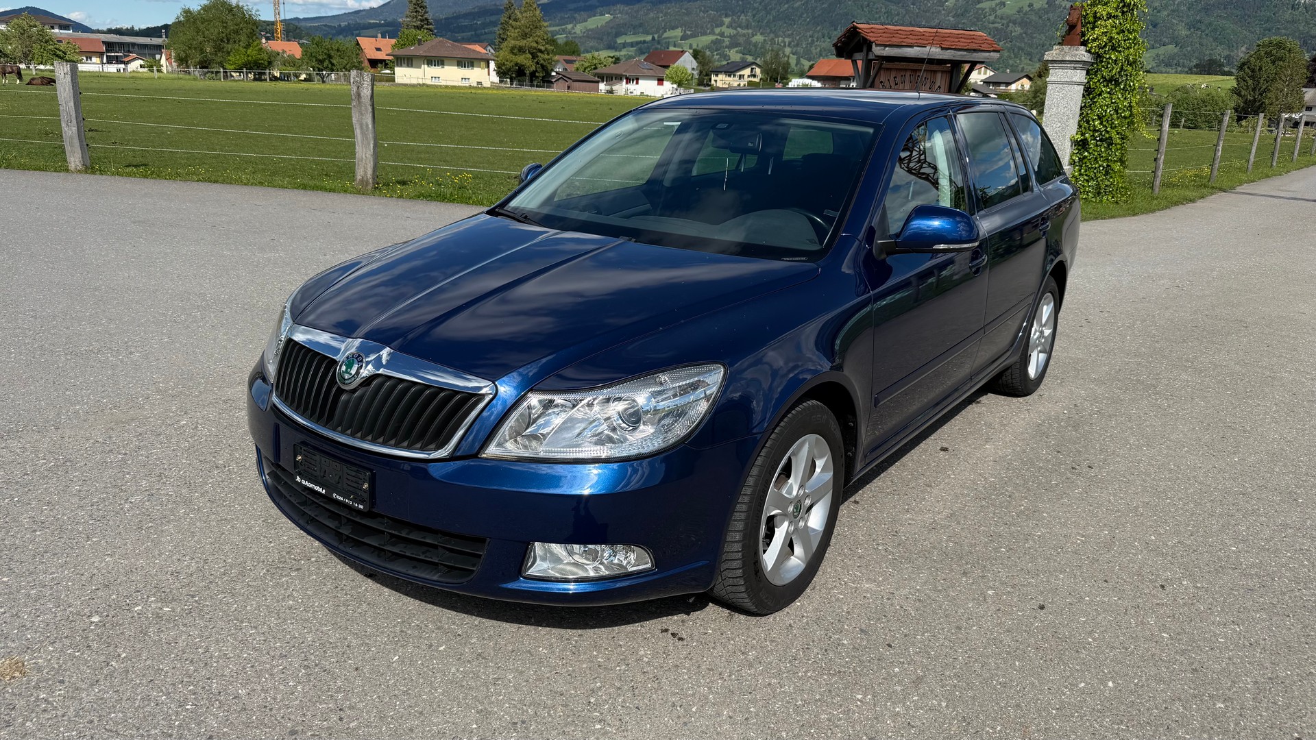 SKODA Octavia Combi 1.4 TSI Elegance DSG-image-2
