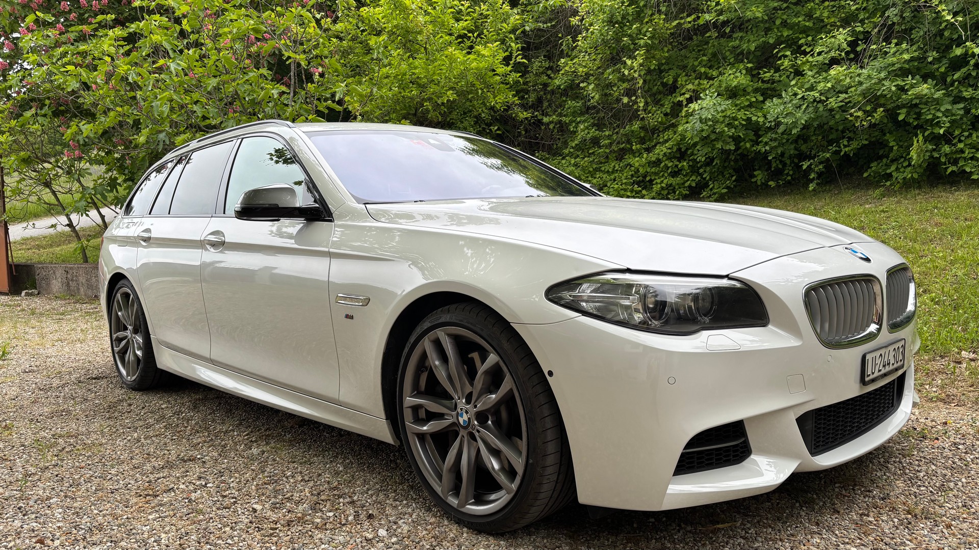 BMW M550d Touring xDrive Steptronic-image-1