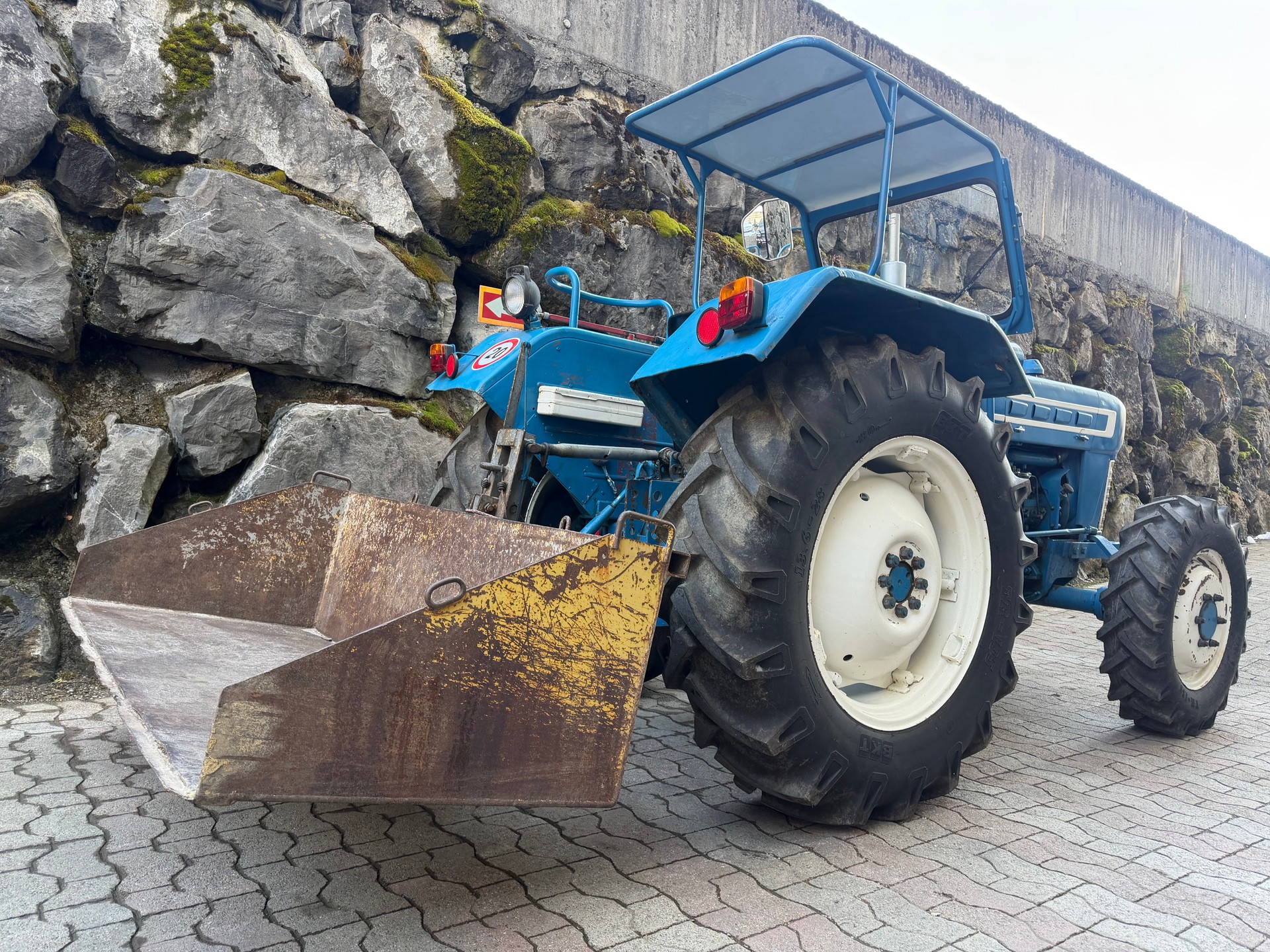 FORD Traktor 4x4 3000-image-3