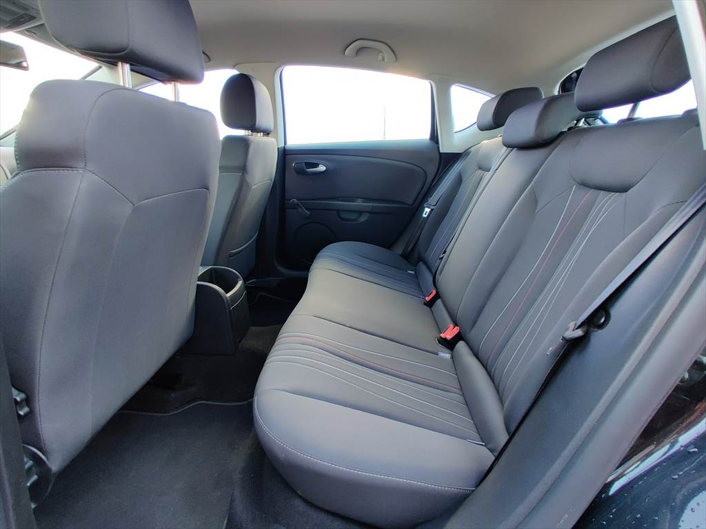 SEAT Leon 1.6 TDI COPA Reference-image-9