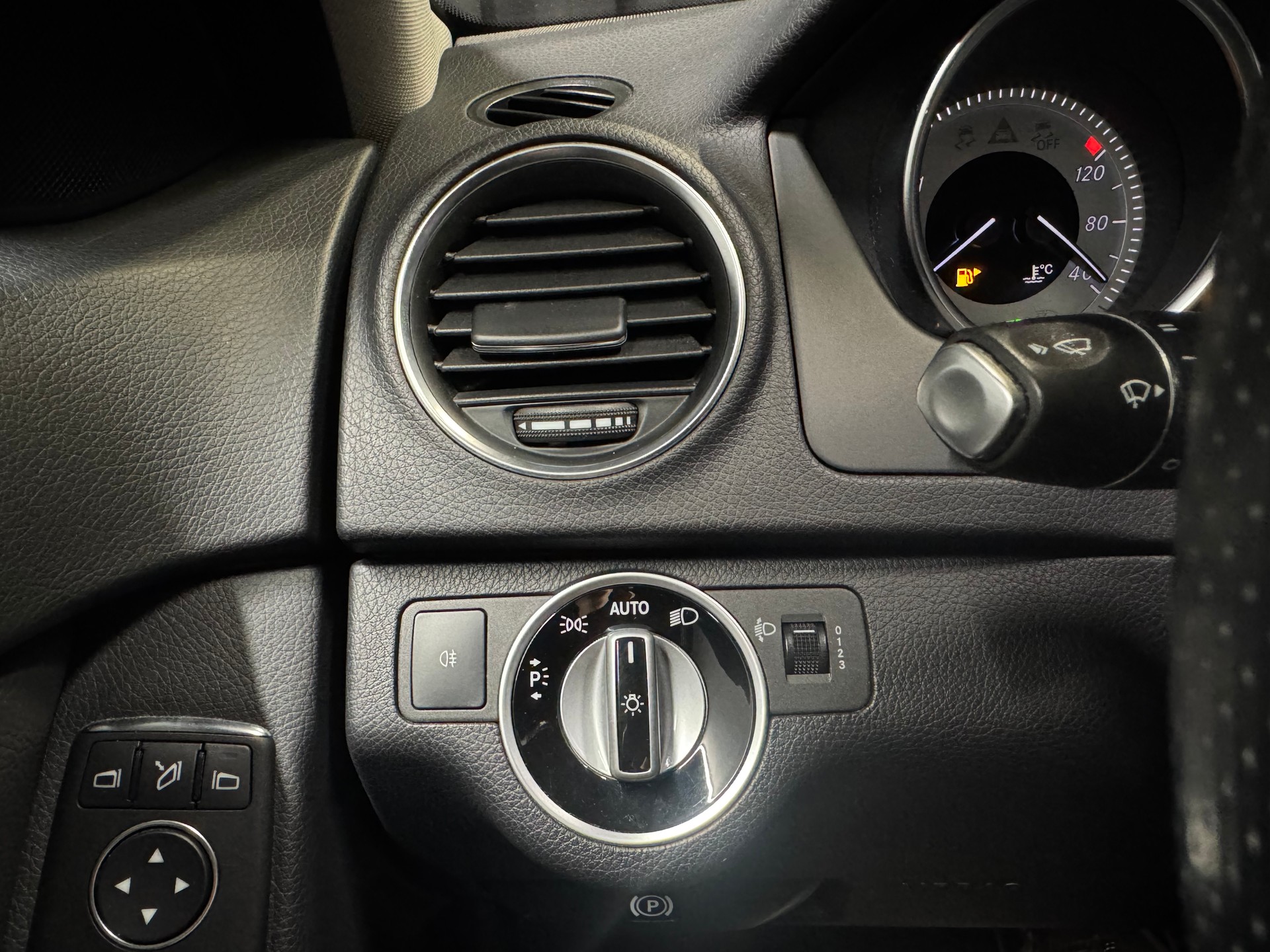 MERCEDES-BENZ C 180 Avantgarde (14)-image-17