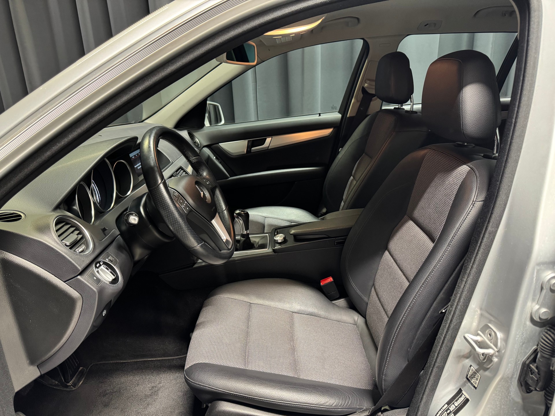 MERCEDES-BENZ C 180 Avantgarde (14)-image-6