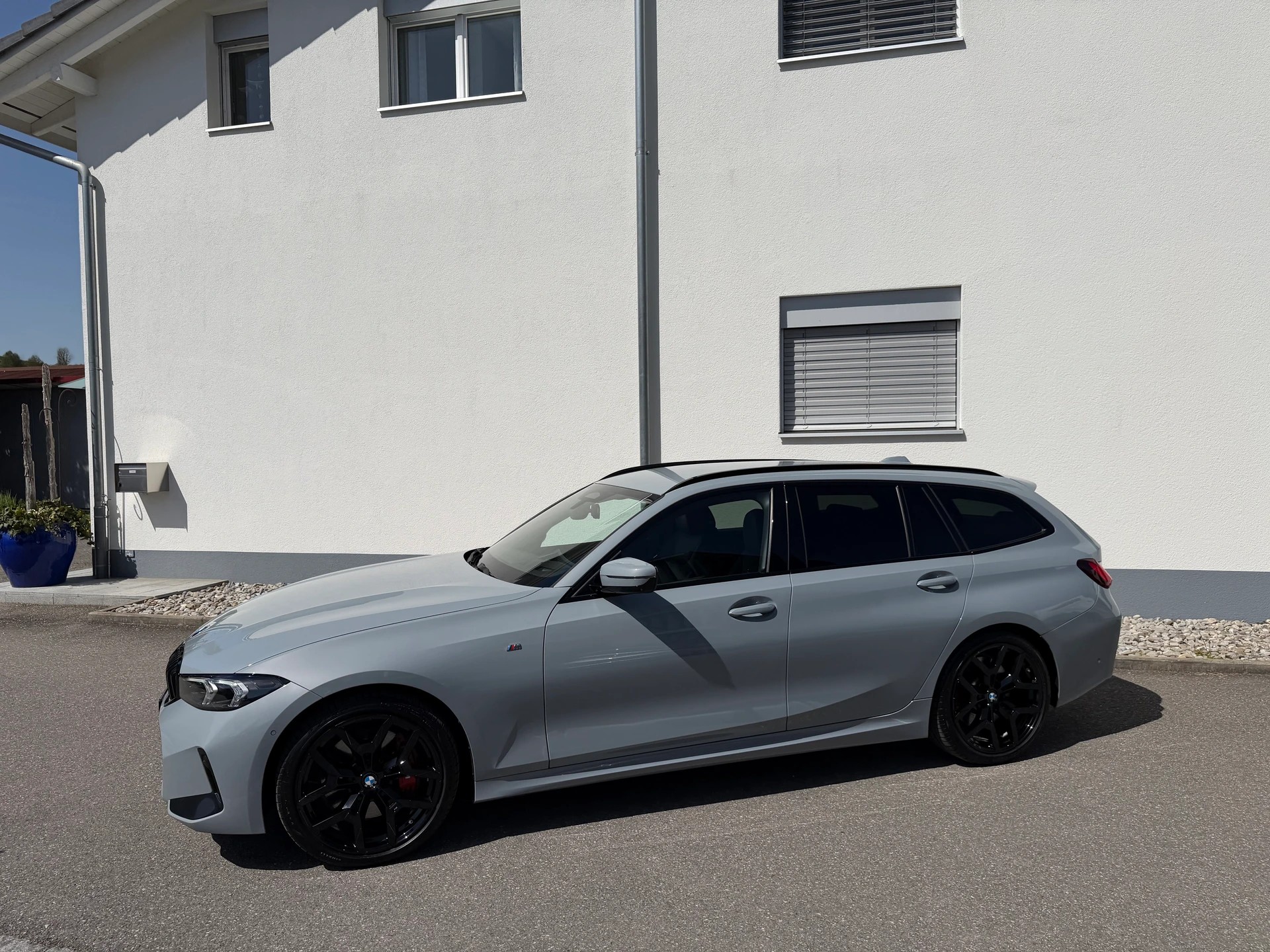 BMW 320d xDrive 48V Touring Steptronic M Sport-image-11
