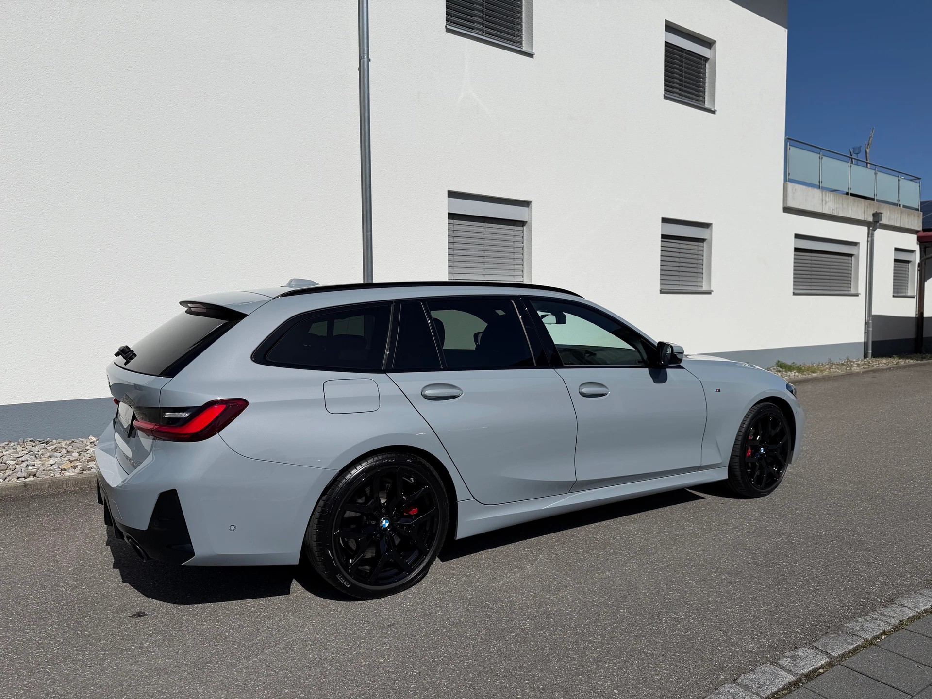BMW 320d xDrive 48V Touring Steptronic M Sport-image-5