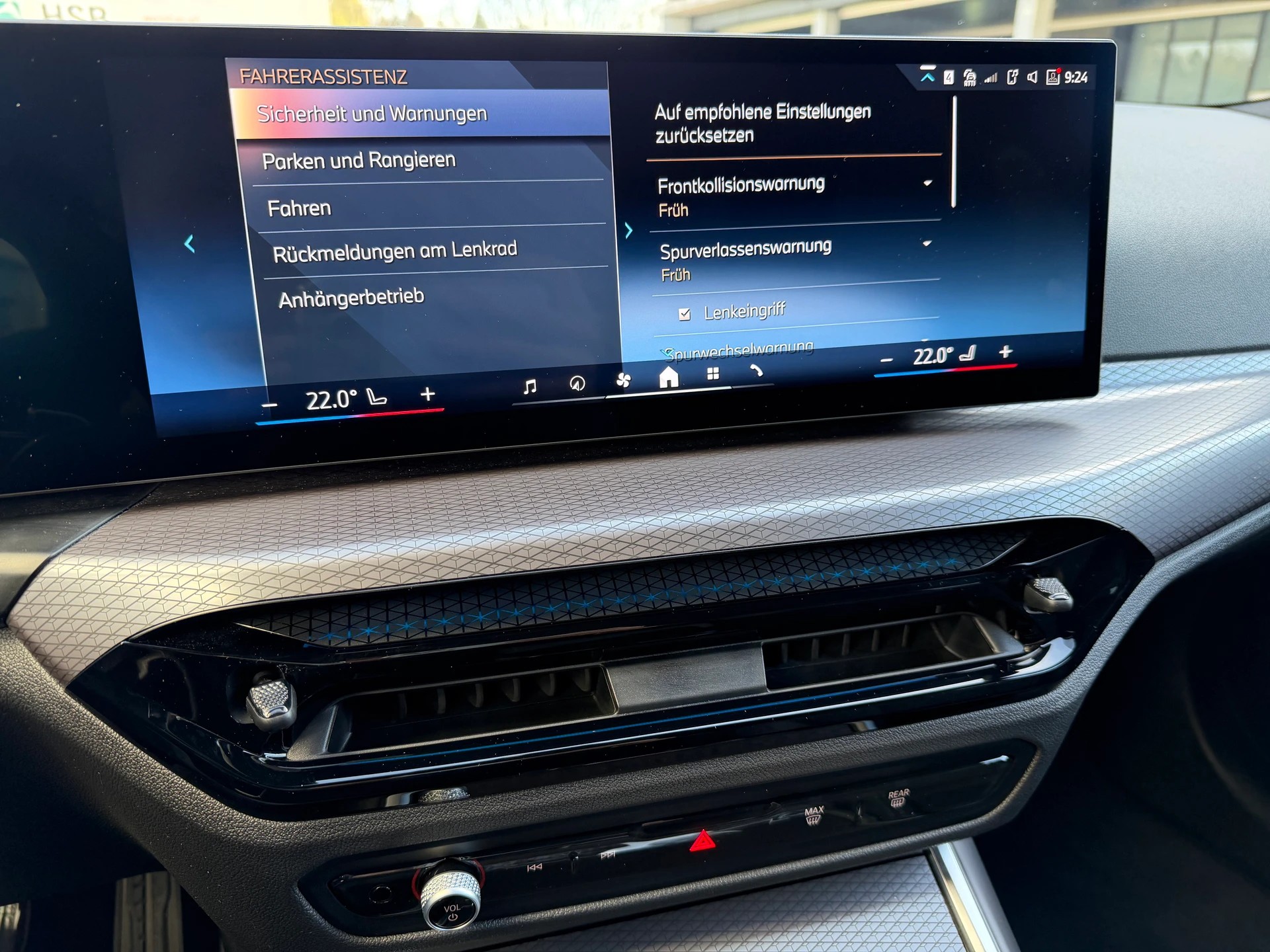 BMW 320d xDrive 48V Touring Steptronic M Sport-image-25