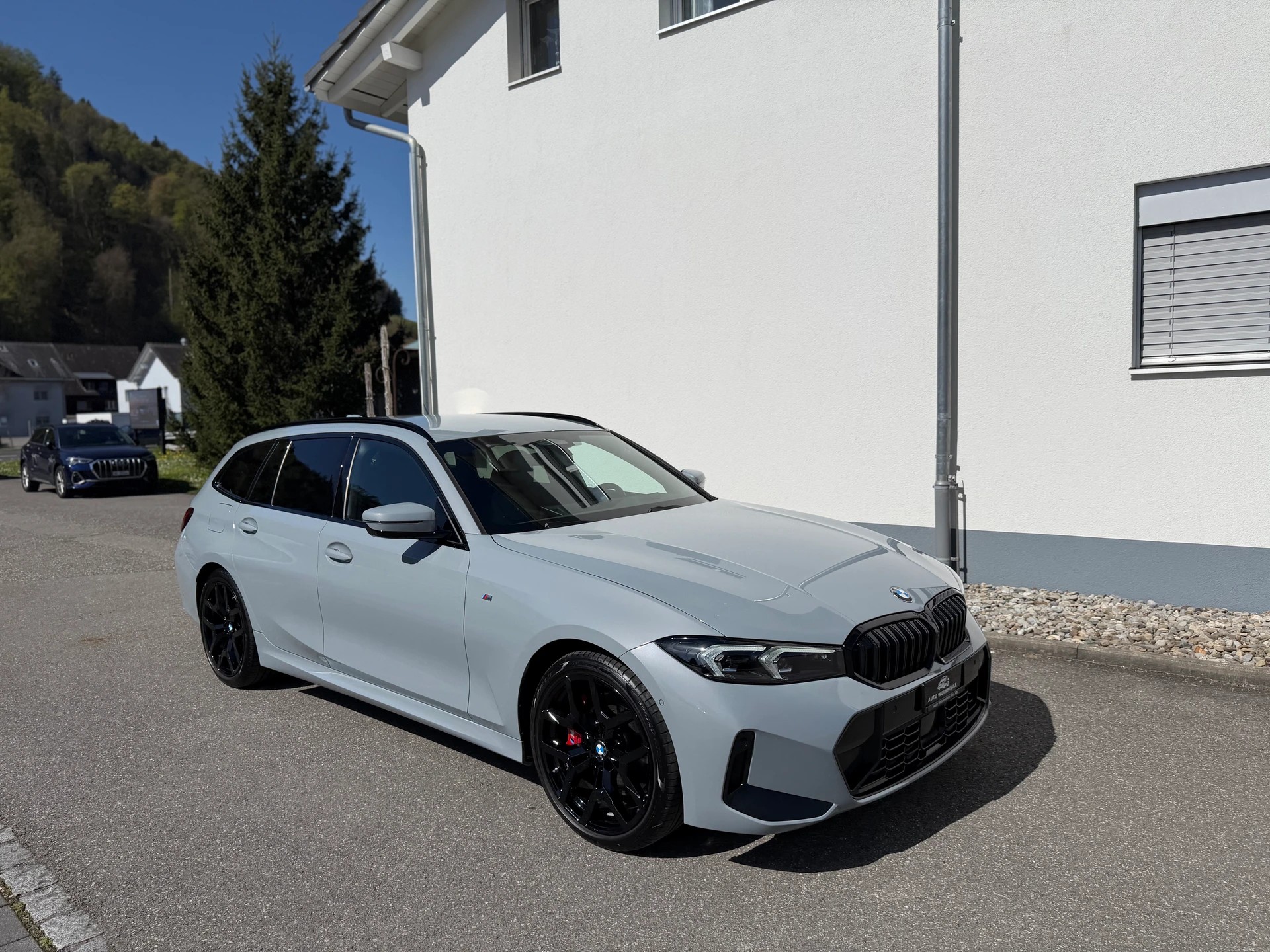 BMW 320d xDrive 48V Touring Steptronic M Sport-showroom-element-2