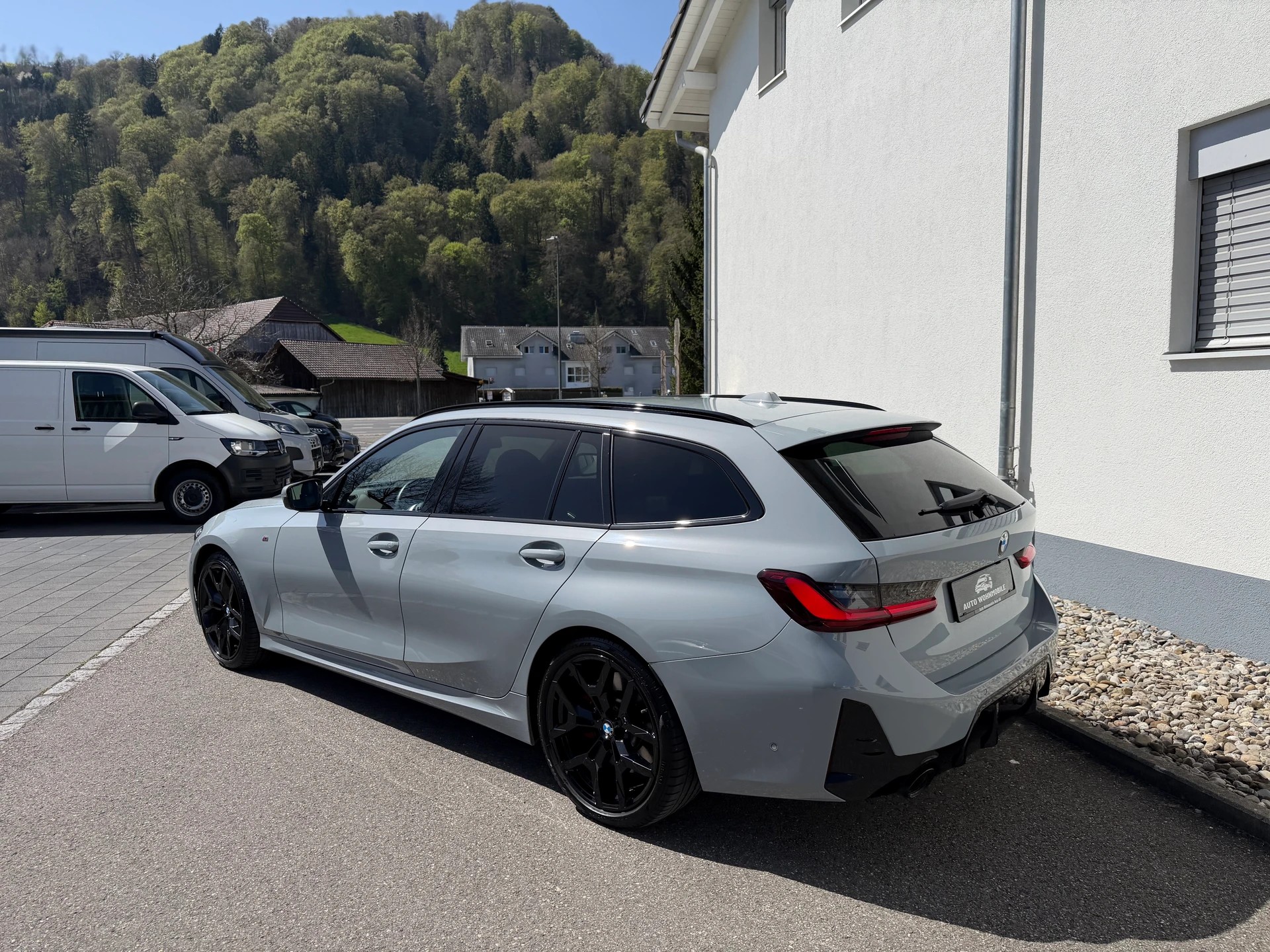 BMW 320d xDrive 48V Touring Steptronic M Sport-image-13