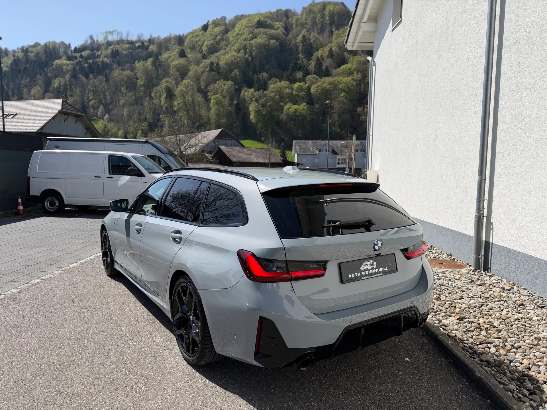 BMW 320d xDrive 48V Touring Steptronic M Sport-image-14