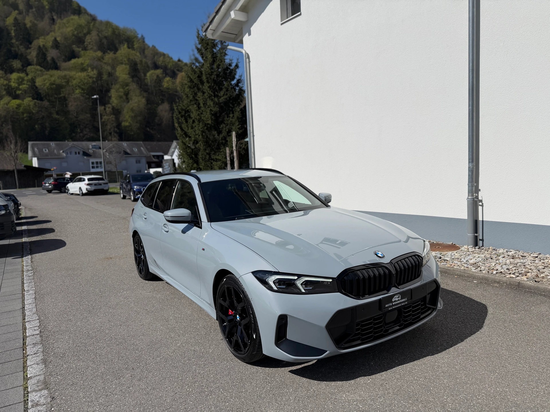BMW 320d xDrive 48V Touring Steptronic M Sport-showroom-element-1