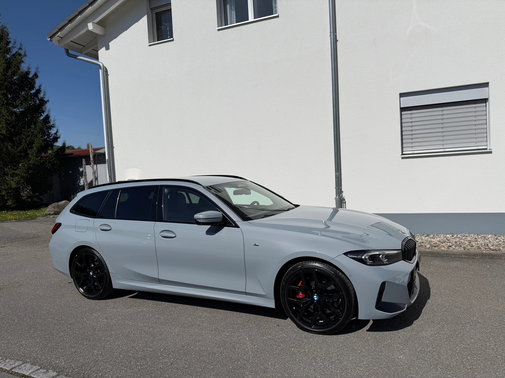 BMW 320d xDrive 48V Touring Steptronic M Sport-showroom-element-3