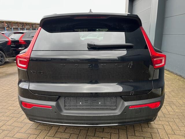 VOLVO XC40 Black Edition PLUS DCT-showroom-element-3