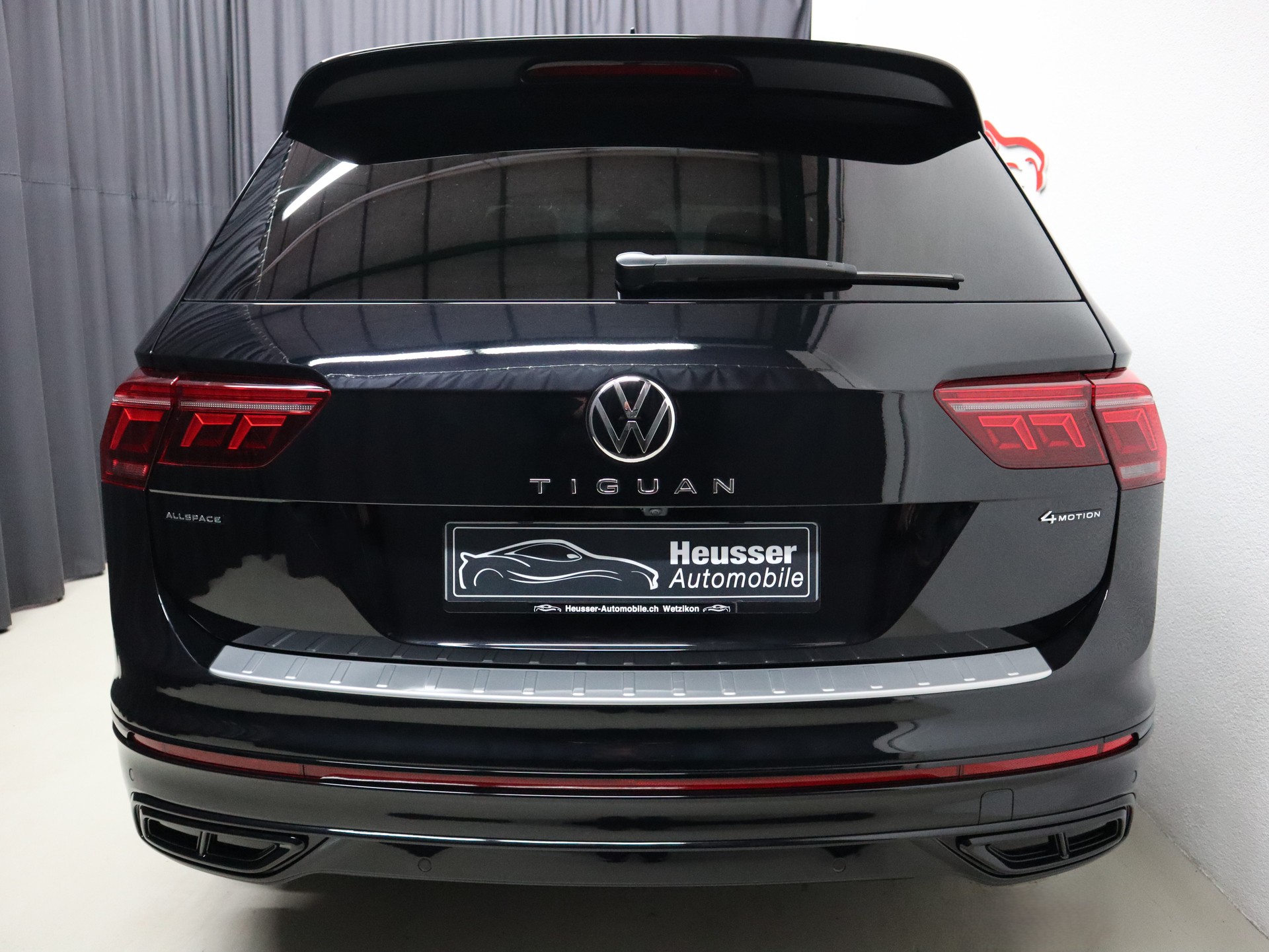 VW Tiguan Allspace 2.0 TDI 4Motion DSG - R-Line - Black Style - 7 Sitzplätze - Panorama - Leder - Head-Up - 360° Kamera - 200 PS-image-5
