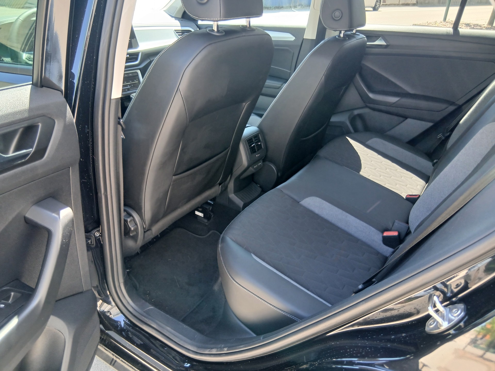VW T-Roc 1.5 TSI EVO Life DSG-image-6