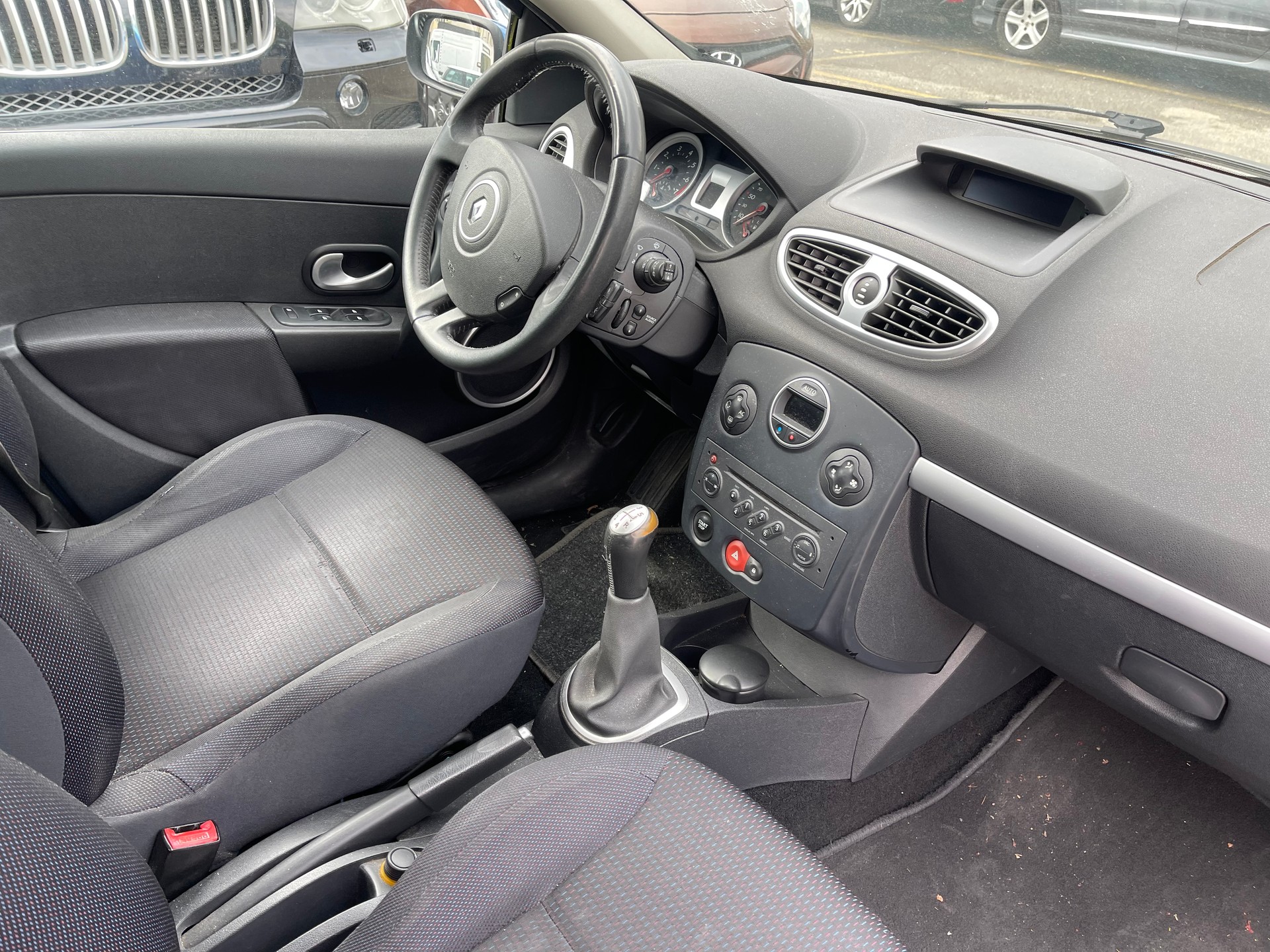 RENAULT Clio 1.6 16V Dynamique-image-5