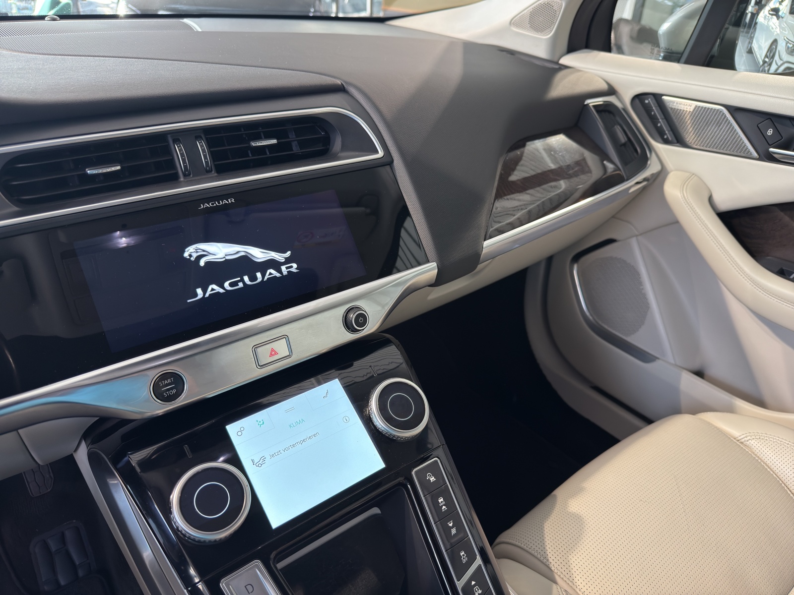 JAGUAR I-Pace EV400 HSE AWD-image-12