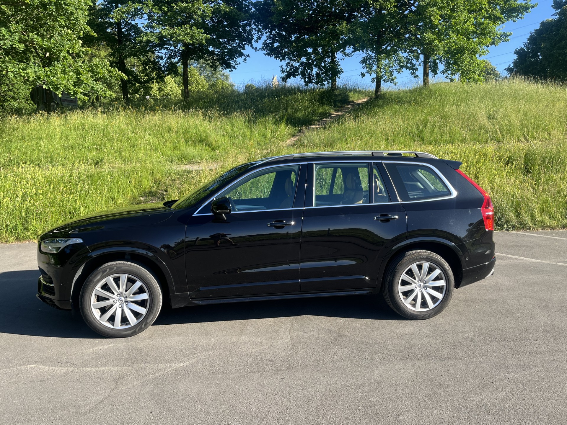 VOLVO 2.0 D5 Momentum 7P. AWD-image-1