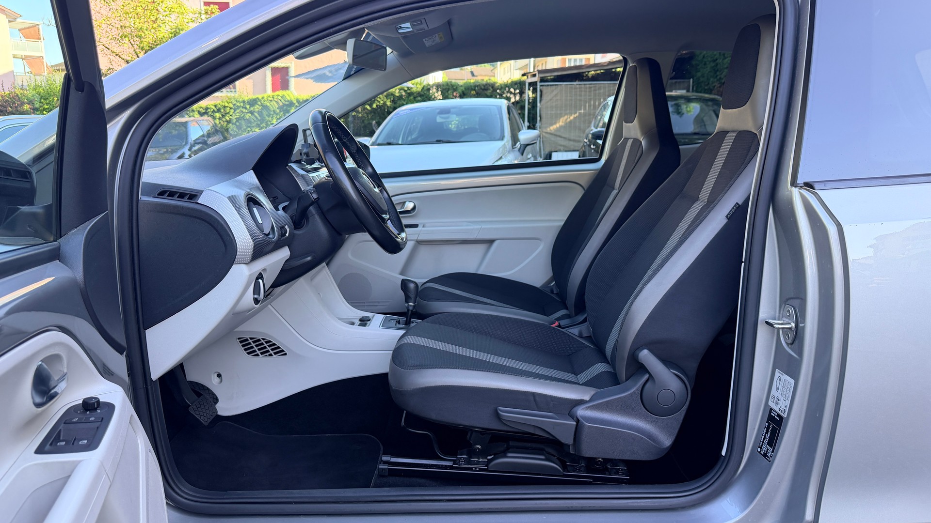 VW Up 1.0 BMT high up ASG-image-8