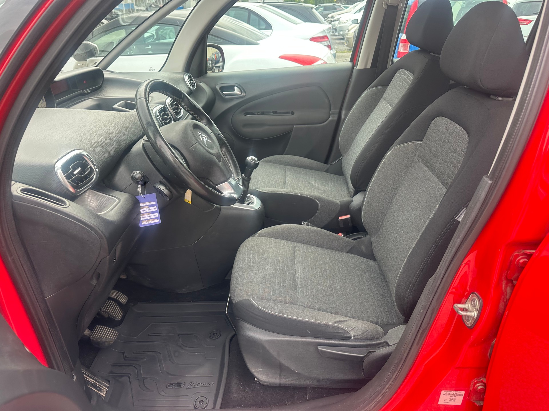 CITROEN C3 Picasso 1.2 Pure Tech Attraction-image-8