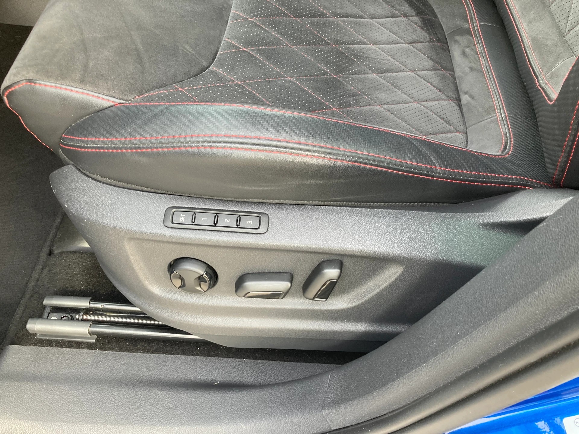 SKODA Kodiaq 2.0 Bi-TDI SCR RS 4x4 DSG 7 Sitzer-image-14