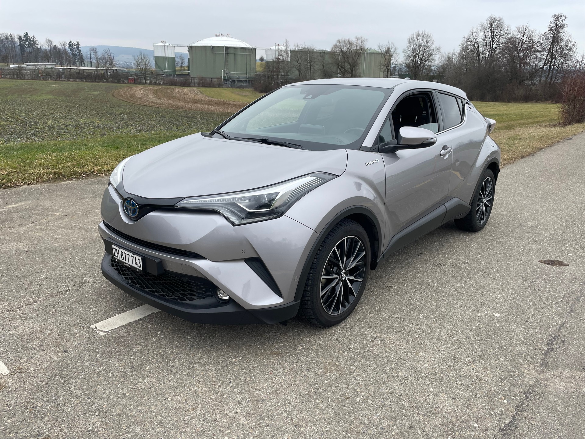 TOYOTA C-HR 1.8 HSD CVT Premium-image-2
