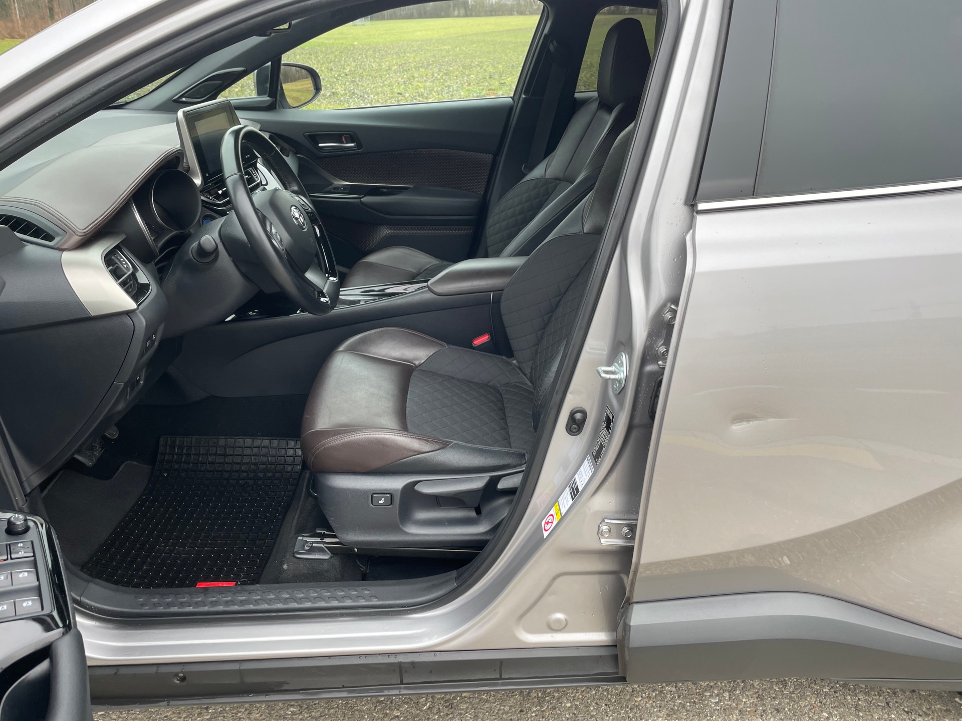 TOYOTA C-HR 1.8 HSD CVT Premium-image-8