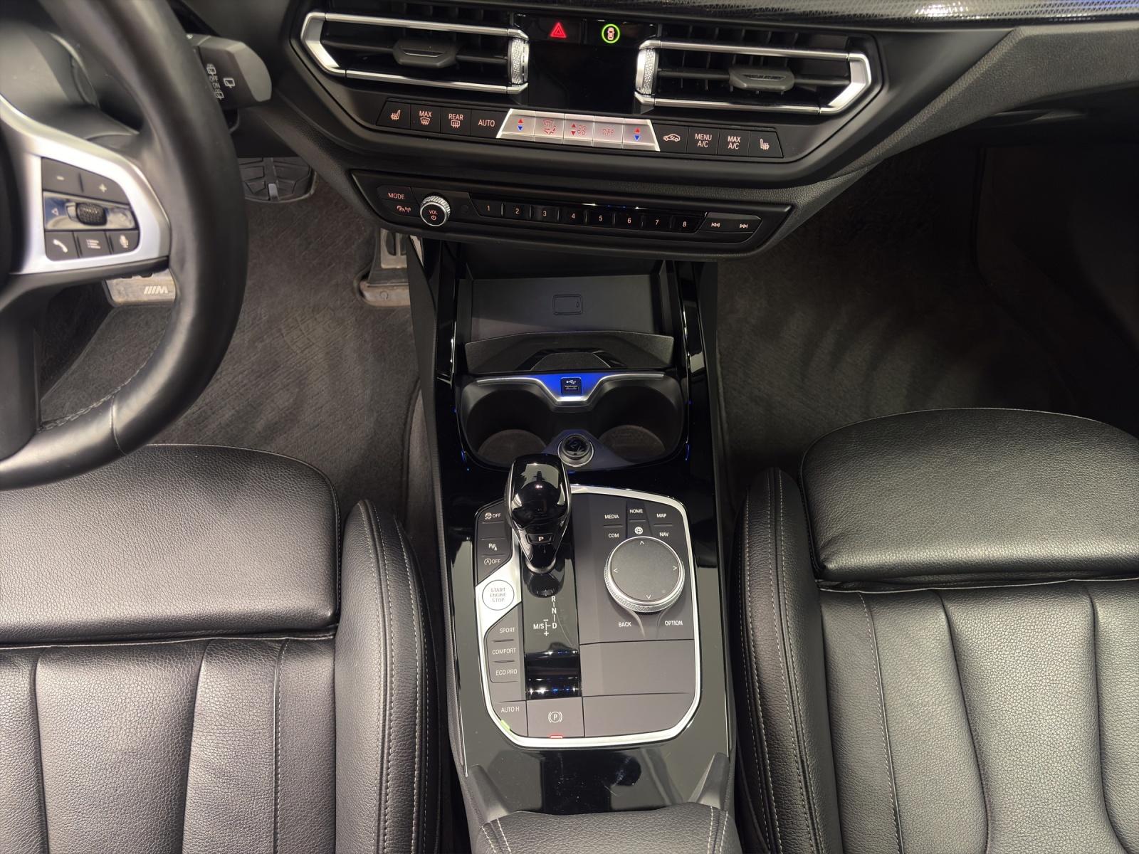 BMW 120d xDrive M SPORT-image-16