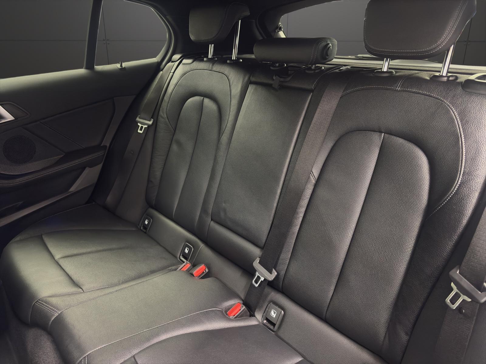 BMW 120d xDrive M SPORT-image-15