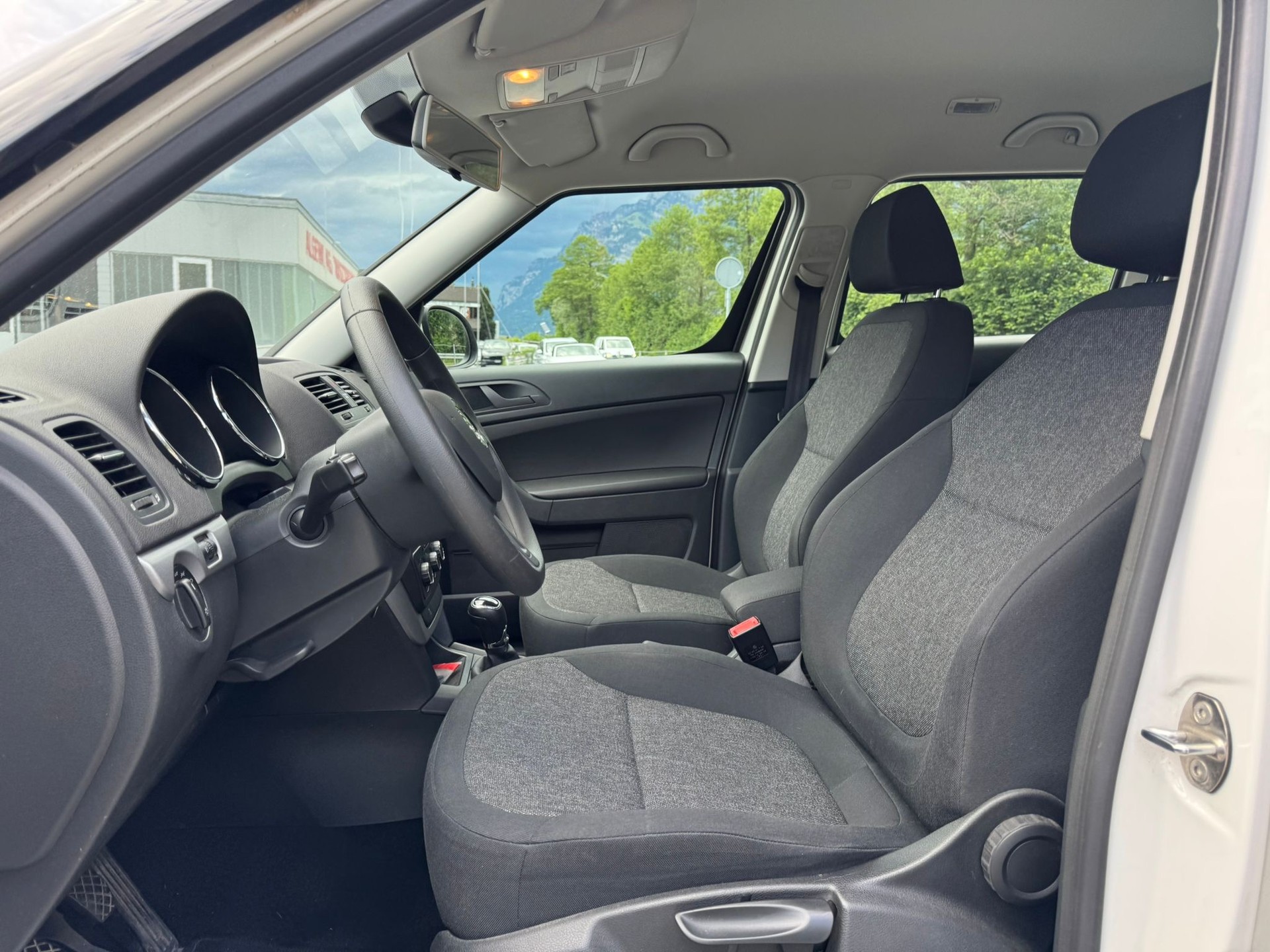 SKODA Yeti 1.8 TSI Ambition Outdoor 4x4-image-4
