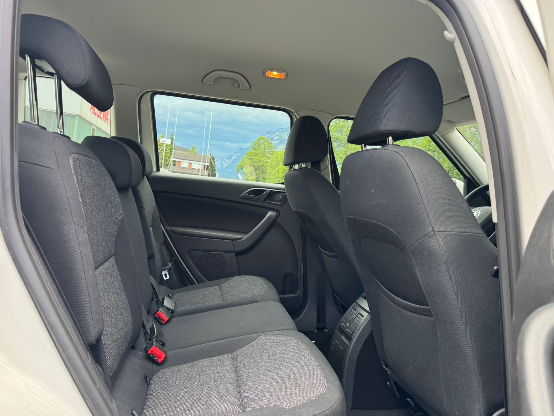 SKODA Yeti 1.8 TSI Ambition Outdoor 4x4-image-14