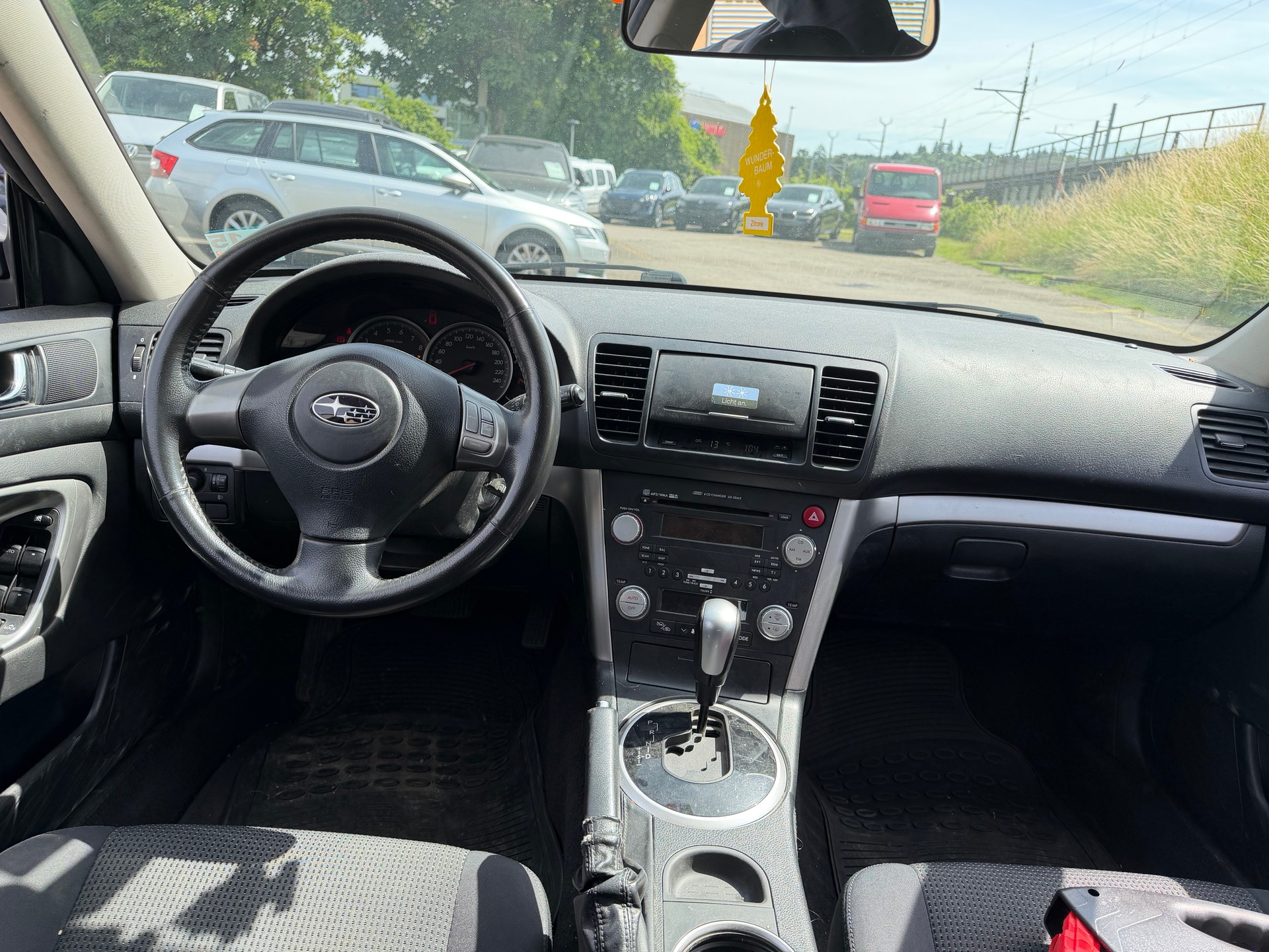 SUBARU Legacy 2.0R AWD Swiss-image-8