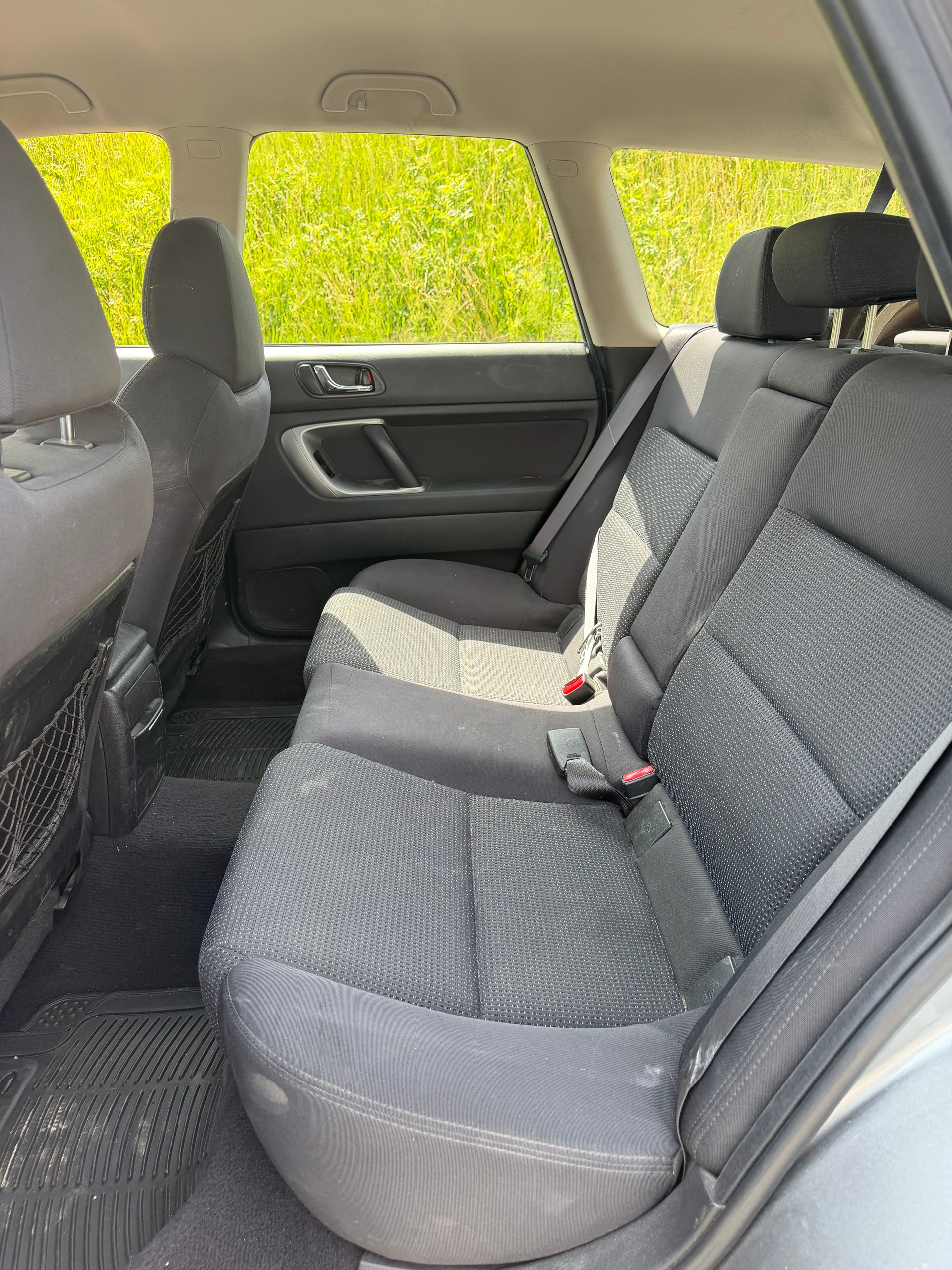 SUBARU Legacy 2.0R AWD Swiss-image-9