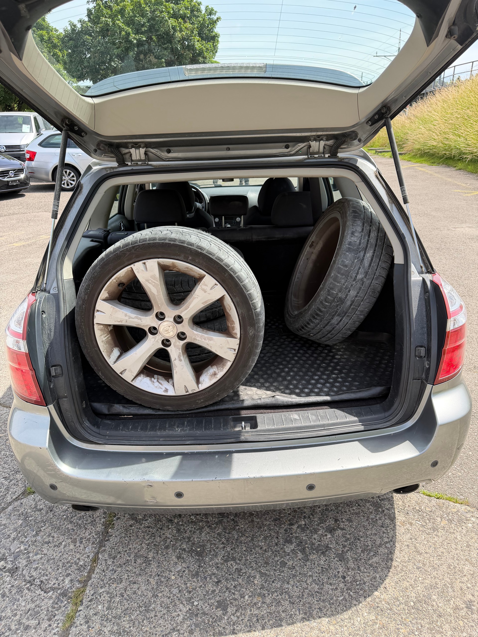 SUBARU Legacy 2.0R AWD Swiss-image-11