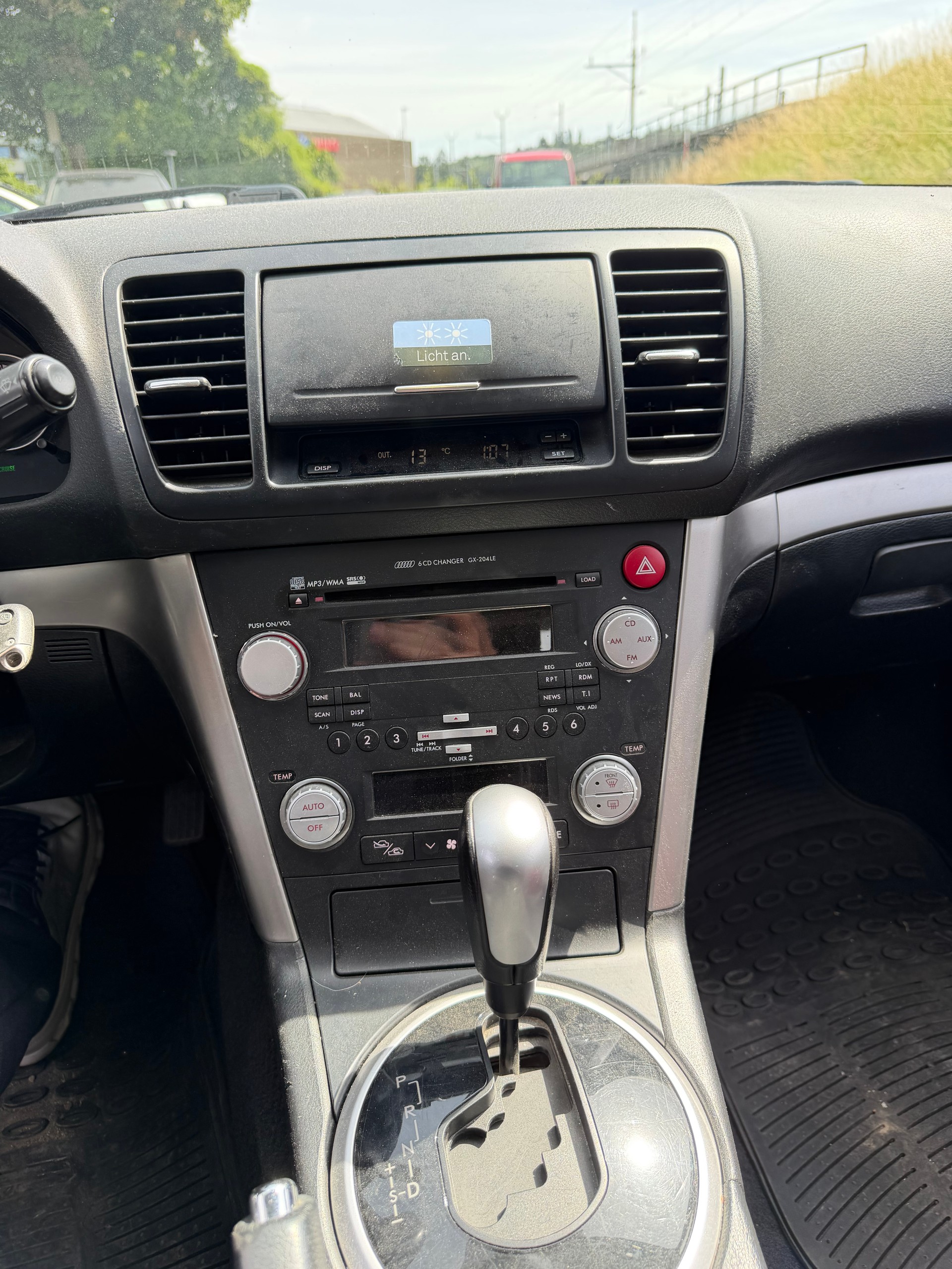 SUBARU Legacy 2.0R AWD Swiss-image-10