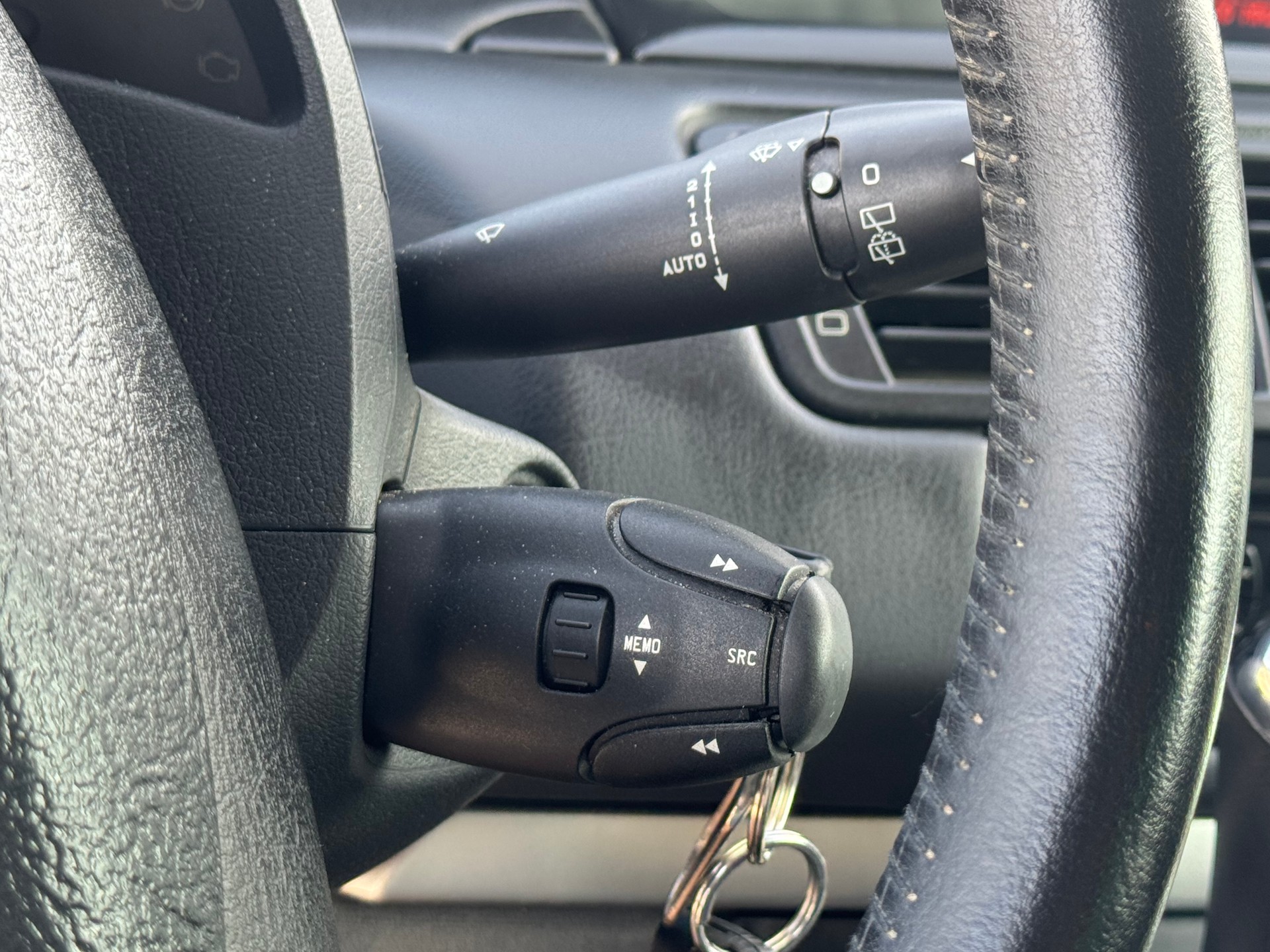 PEUGEOT 807 2.0 16V HDi Allure Tiptronic-image-13