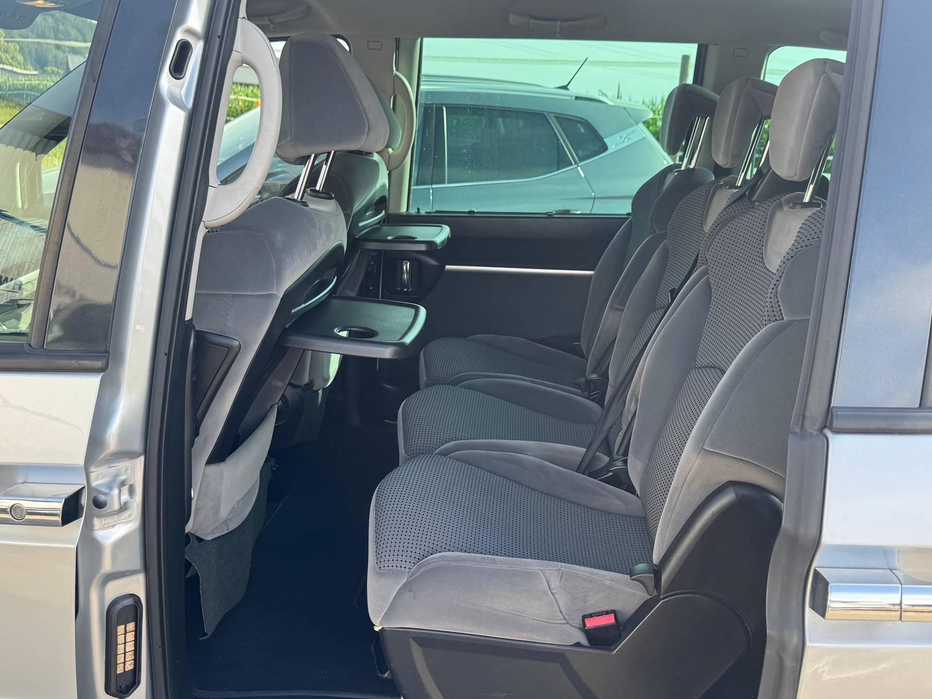 PEUGEOT 807 2.0 16V HDi Allure Tiptronic-image-9