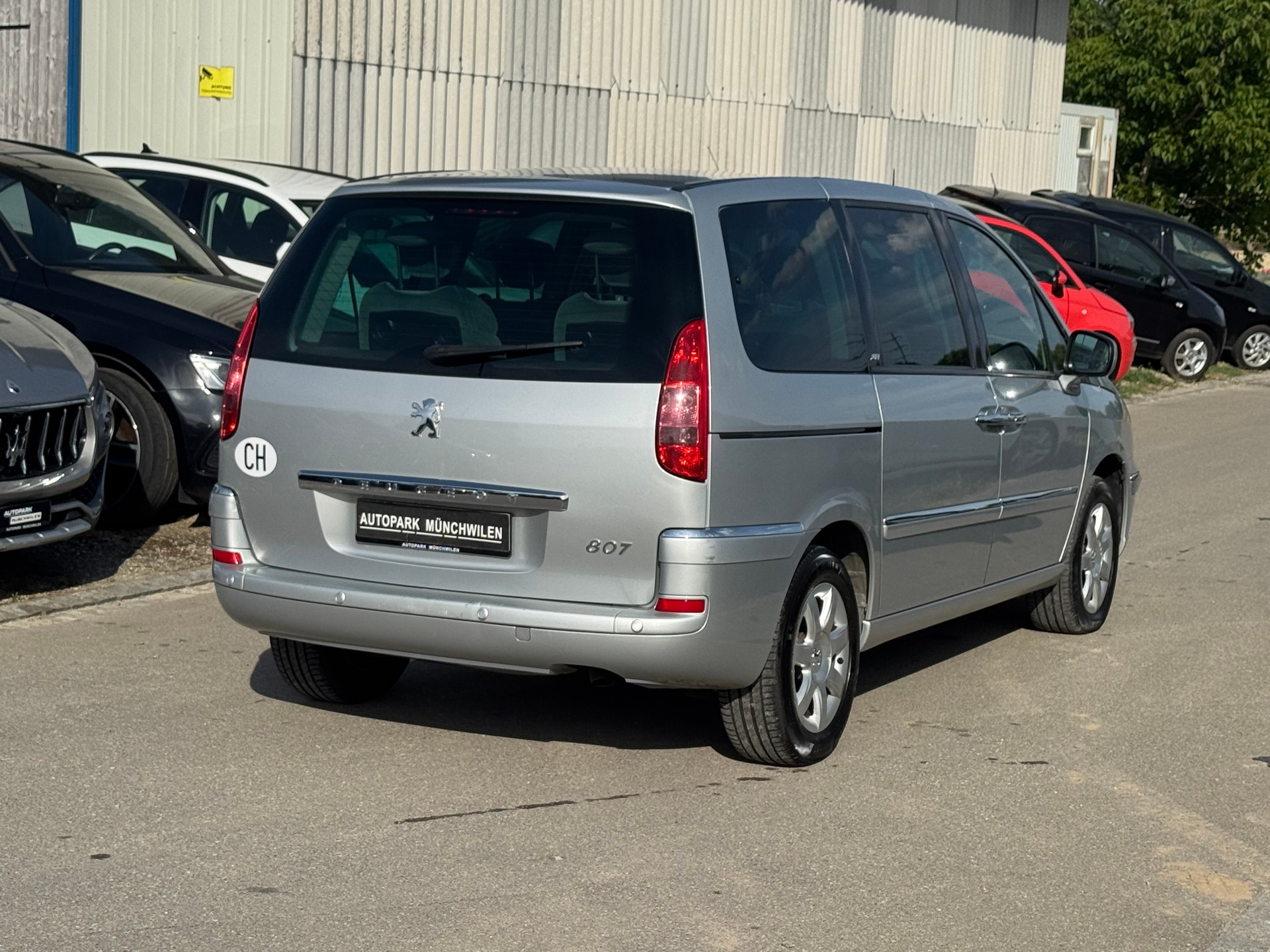PEUGEOT 807 2.0 16V HDi Allure Tiptronic-image-2