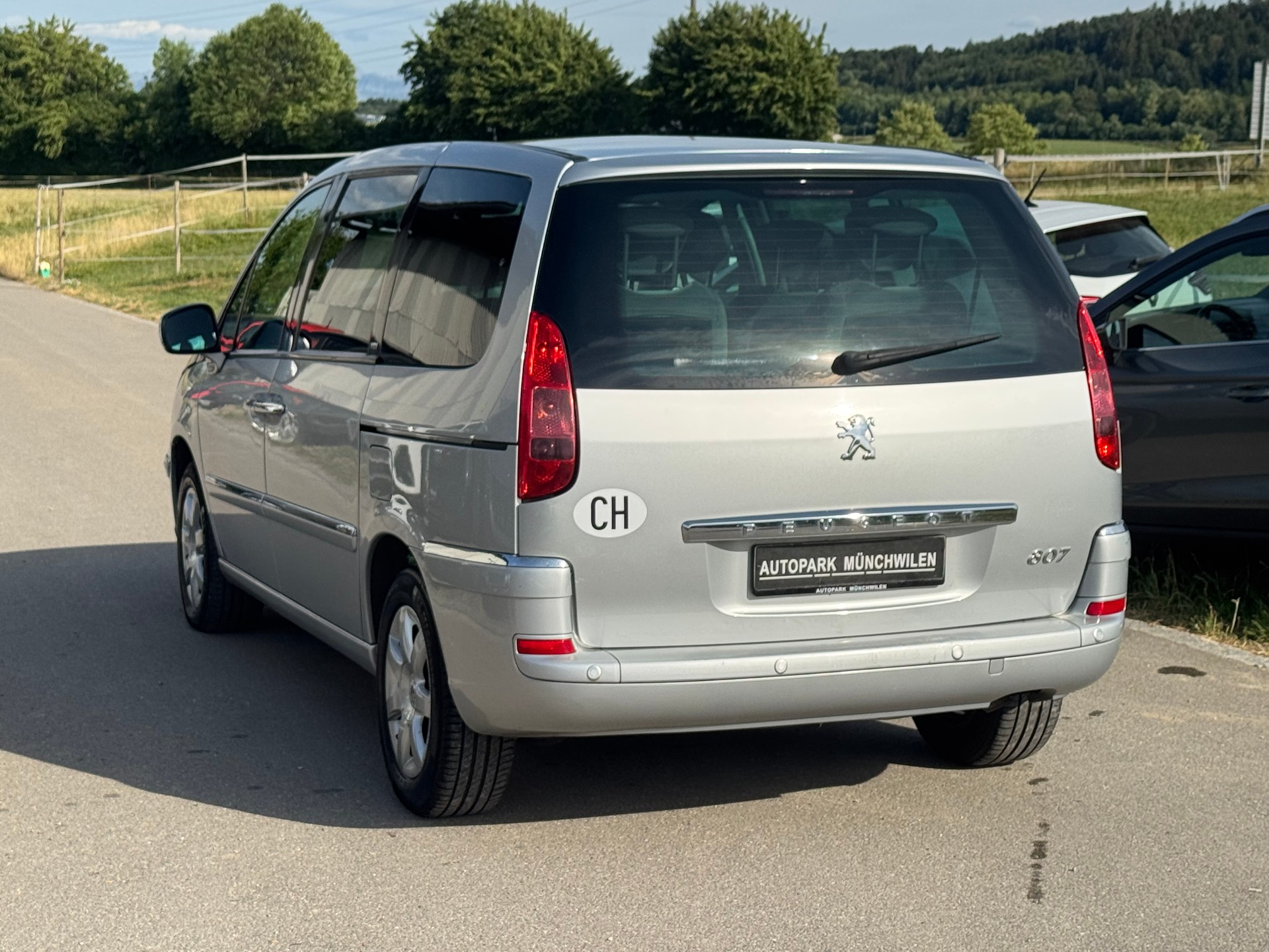 PEUGEOT 807 2.0 16V HDi Allure Tiptronic-image-3