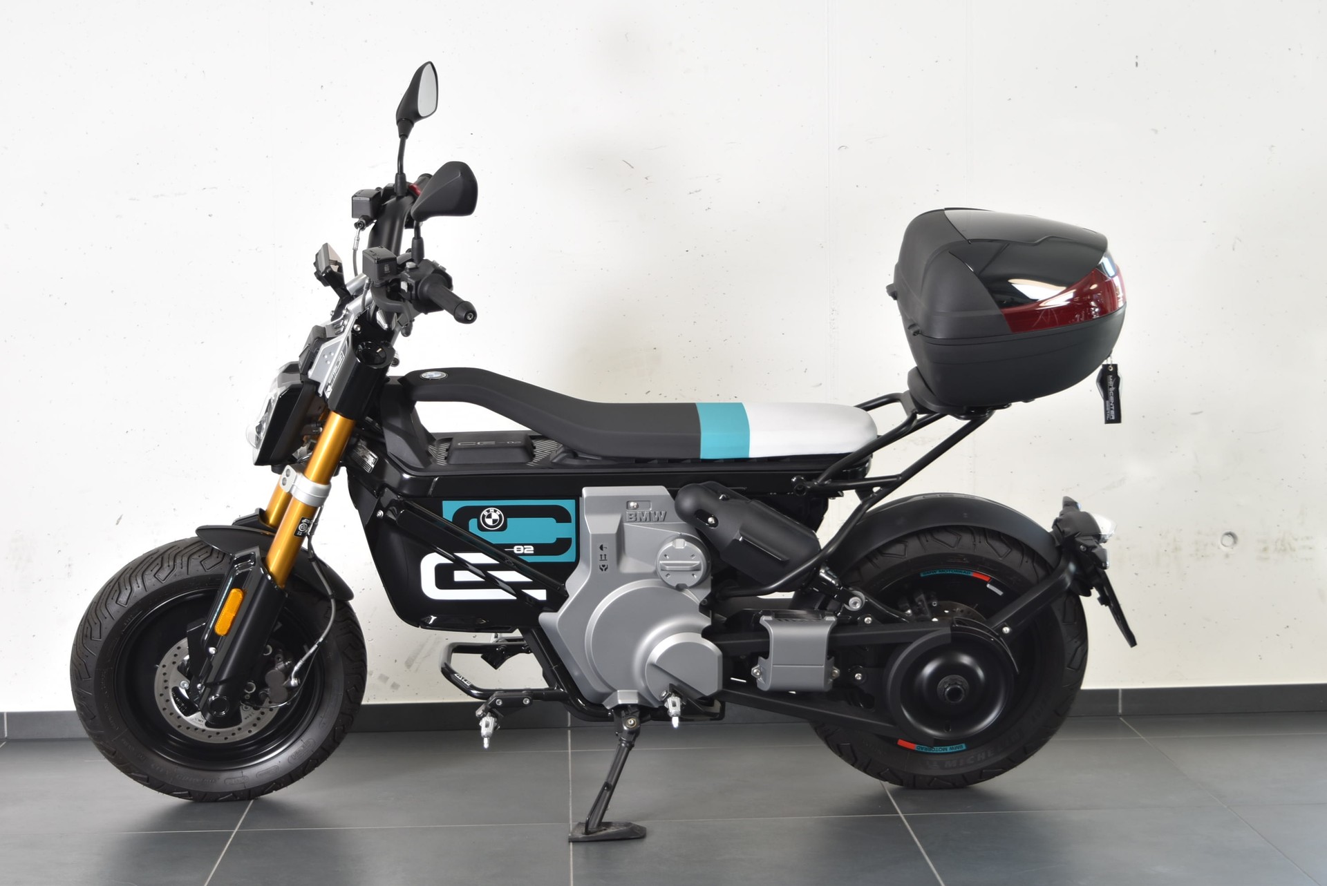 BMW CE 02-image-0