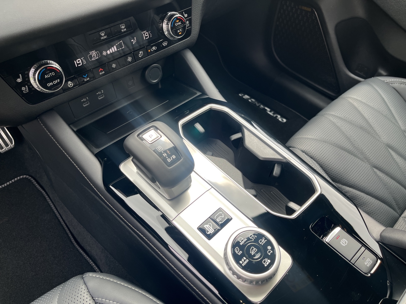 MITSUBISHI Outlander 2.4 PHEV Sport 4x4-image-18