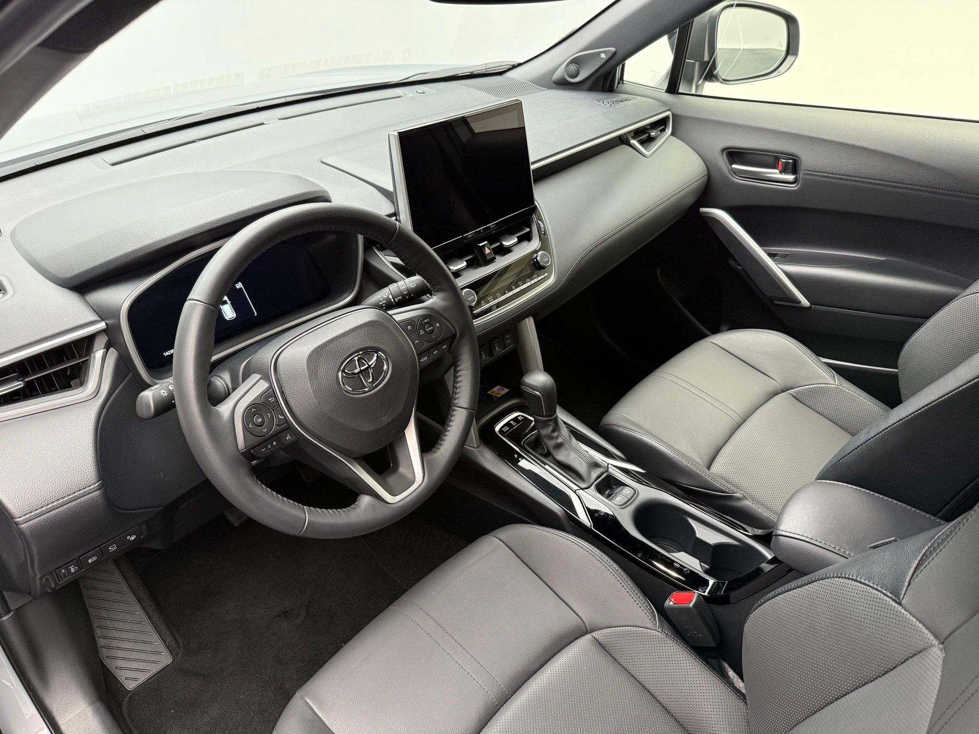 TOYOTA Corolla Cross 2.0 HSD Premium AWD-i-image-4