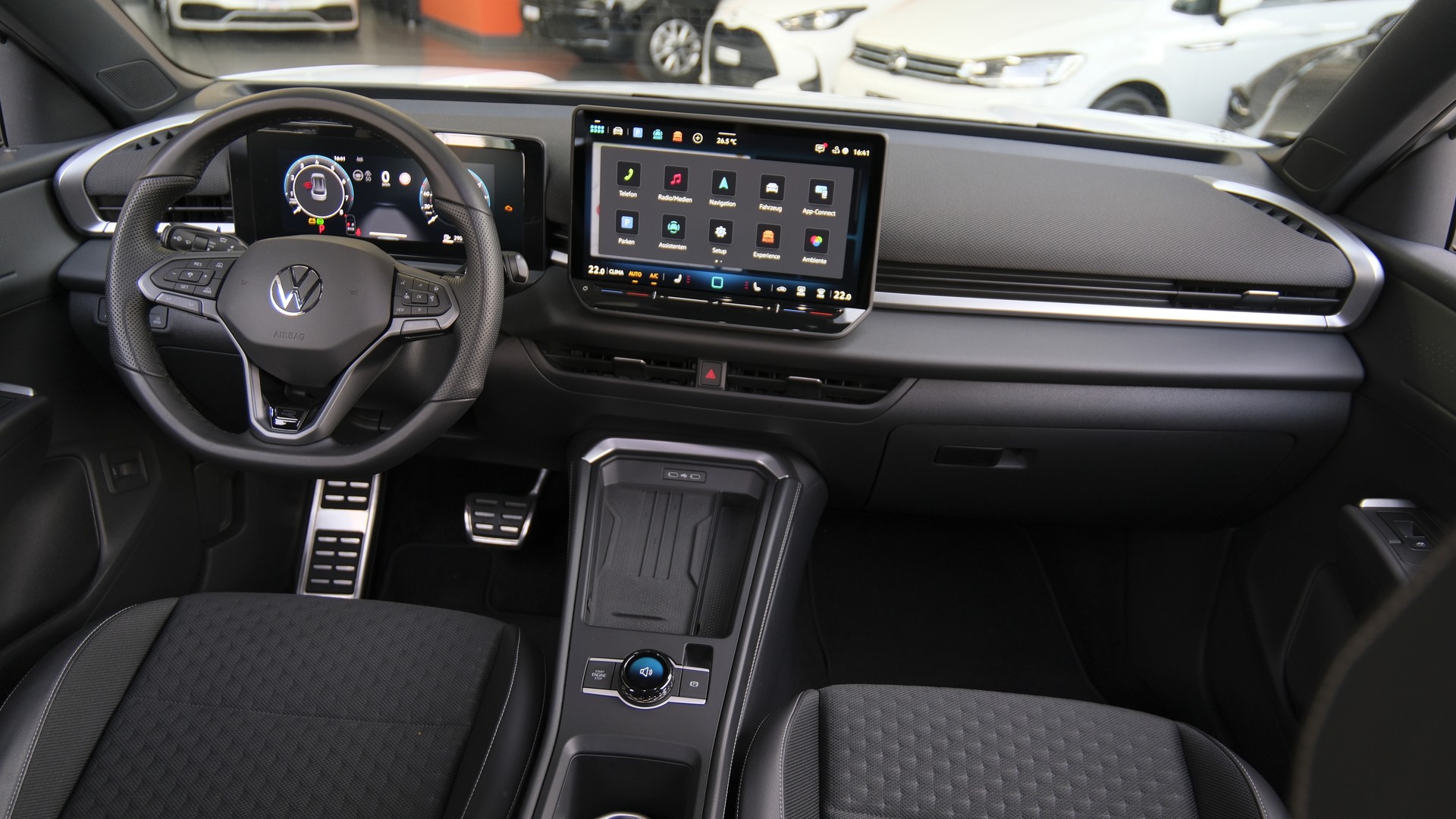 VW T-Roc 1.5 eTSI mHEV R-Line DSG Black Style-image-18